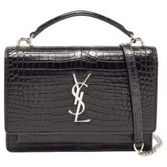 Saint Laurent Schwarze Brieftasche aus Leder mit Krokodillederprägung und Sonnenuntergang Kette