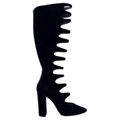 Saint Laurent Schwarze hochhackige Wildlederstiefel mit Ausschnitt Szie 39