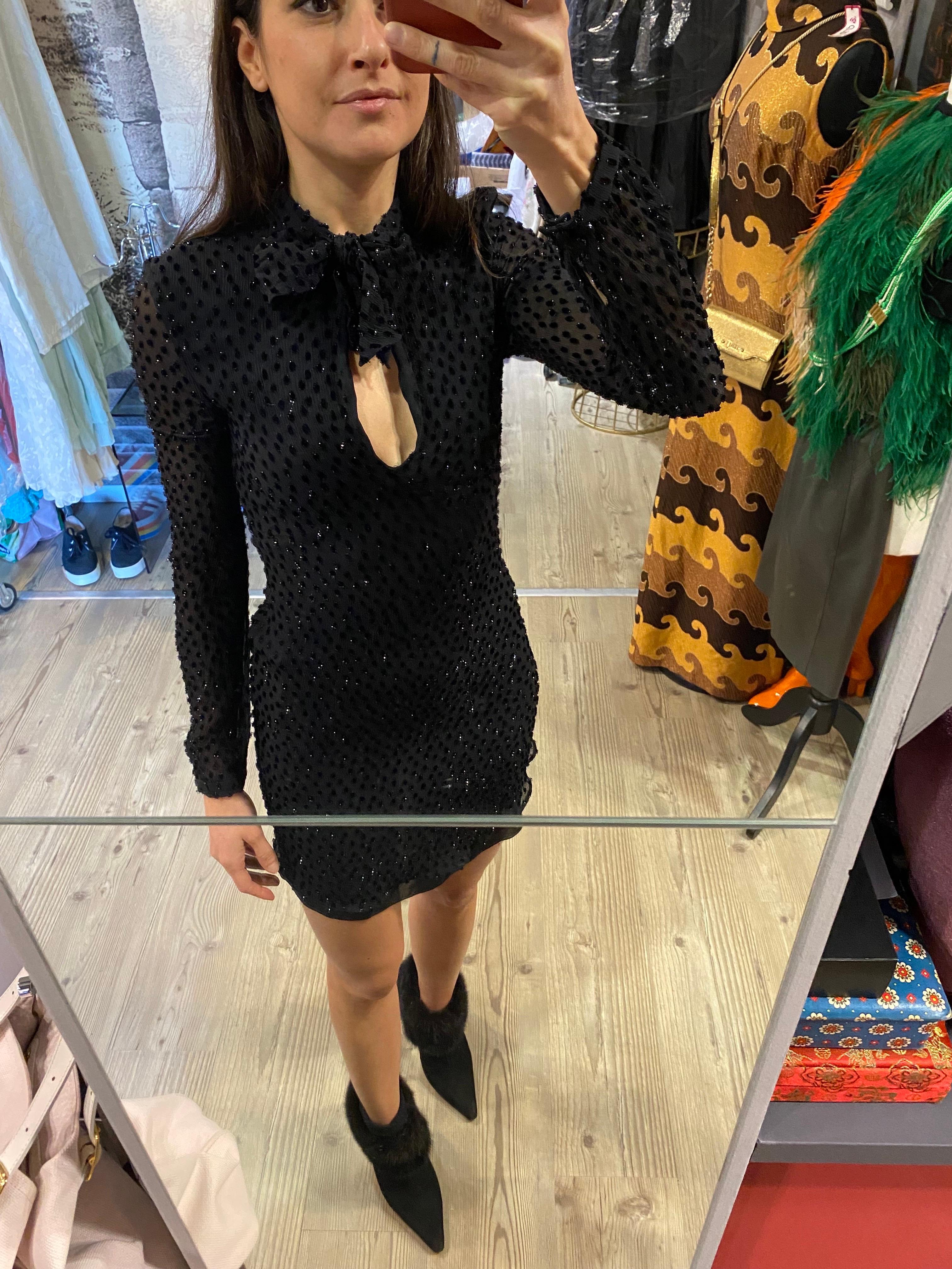 Robe noire Saint Laurent en vente 5