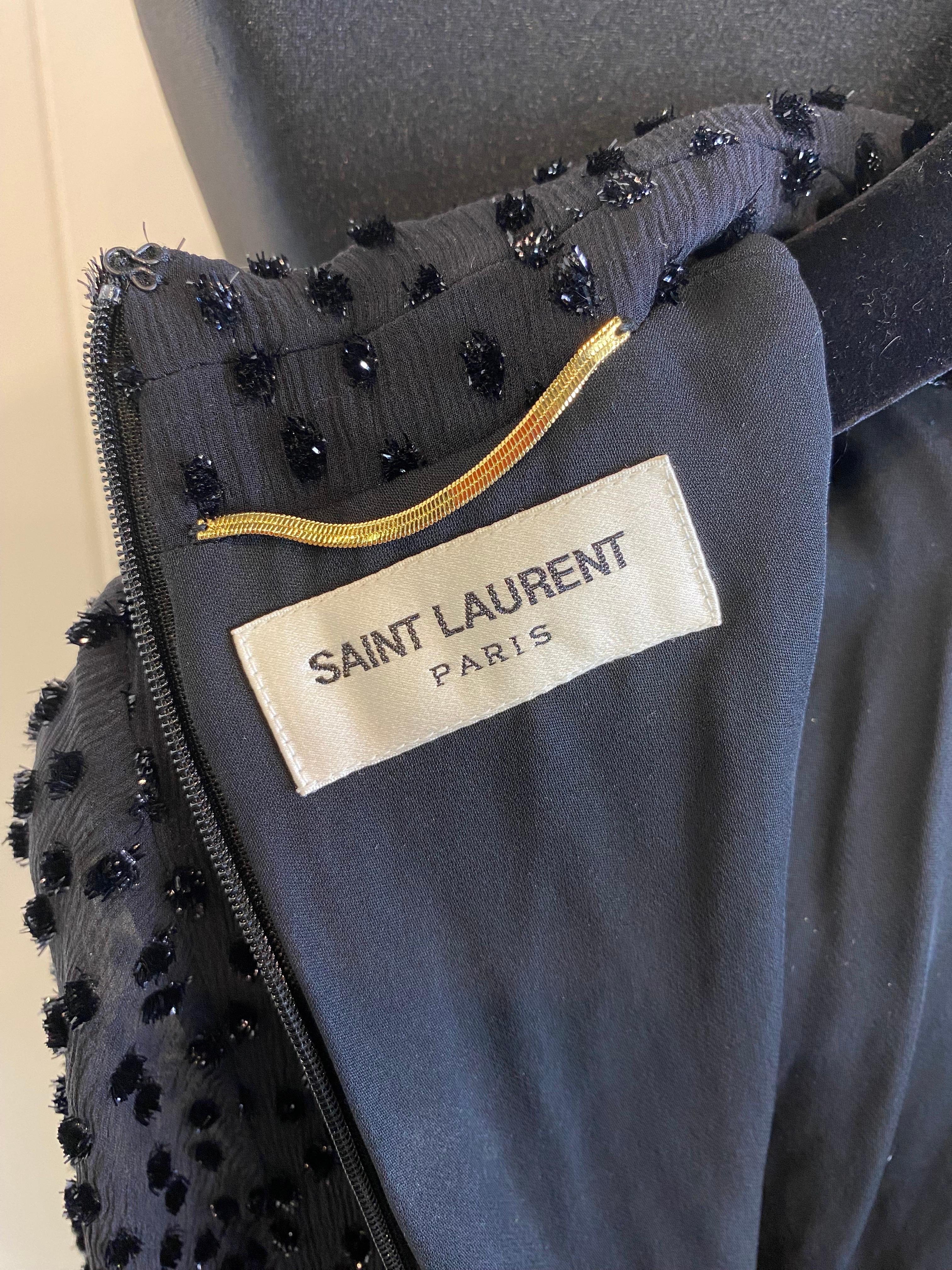 Robe noire Saint Laurent en vente 1