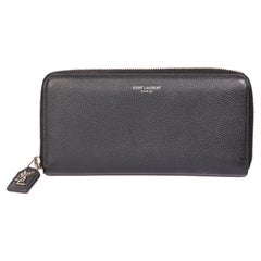 Cartera con cremallera Saint Laurent Gauche Continental en relieve negro