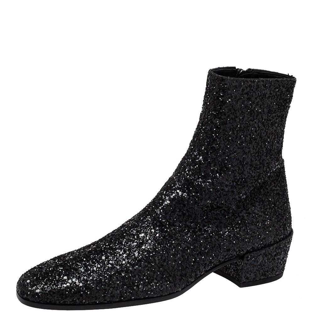 Celebrating the fusion of fine craftsmanship and luxury fashion, these Saint Laurent Chelsea boots are absolutely worth the splurge. The black boots are crafted from glitter, detailed with side zippers, and endowed with comfortable leather insoles