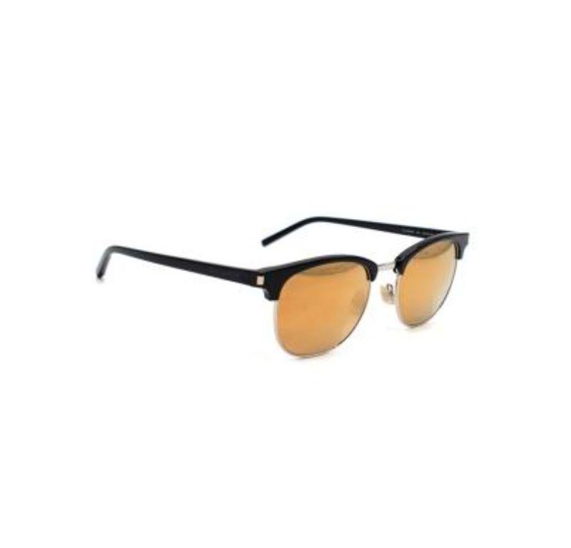 Saint Laurent Black & Gold Classic Sunglasses

-Square shape 
-Gold tinted lenses 
-Black rimmed 
-Logo engraved on arms 

Material: 

Metal 
Acetate 

Made in Italy 

PLEASE NOTE, THESE ITEMS ARE PRE-OWNED AND MAY SHOW SIGNS OF BEING STORED EVEN