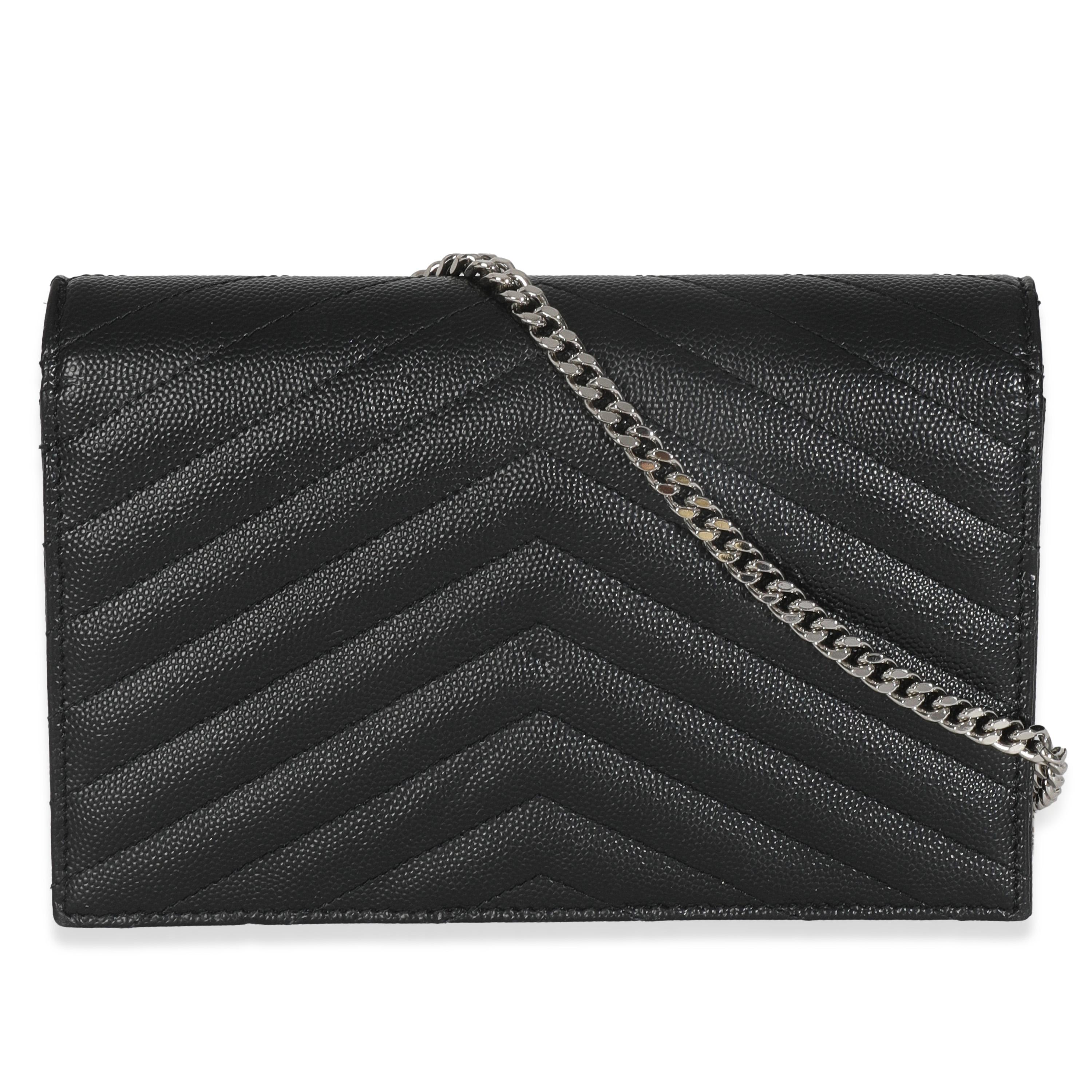 Titolo dell'elenco: Saint Laurent Portafoglio a Busta con Catena in Grain De Poudre Matelasse Chevron Monogram Nero
SKU: 147702
MSRP: 1690.00 USD
Condizioni: Usato 
Condizioni della borsa: Eccellente
Commenti sulle condizioni: L'articolo è in ottime