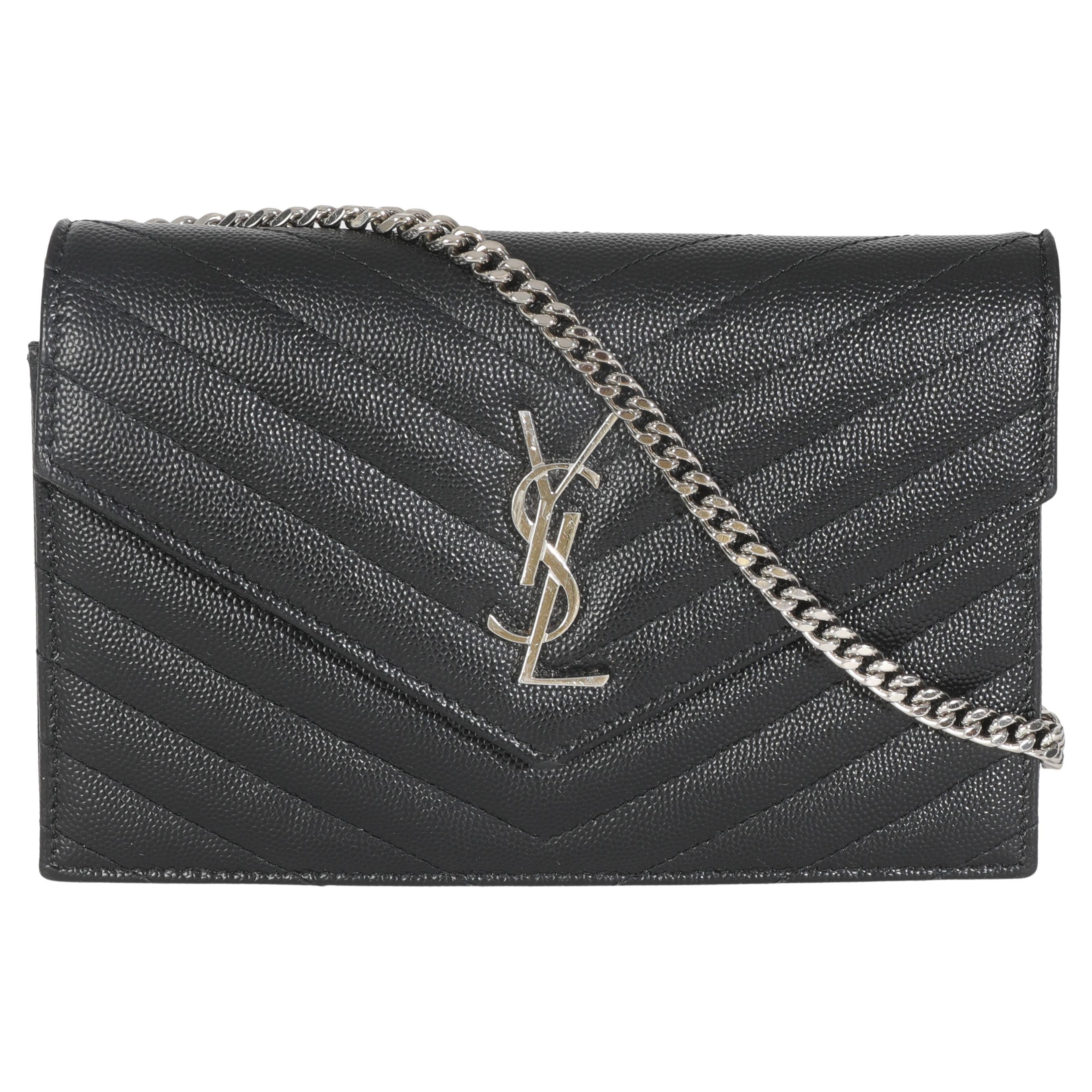 Saint Laurent Portafoglio a busta con catena in grana nera de poudre Chevron