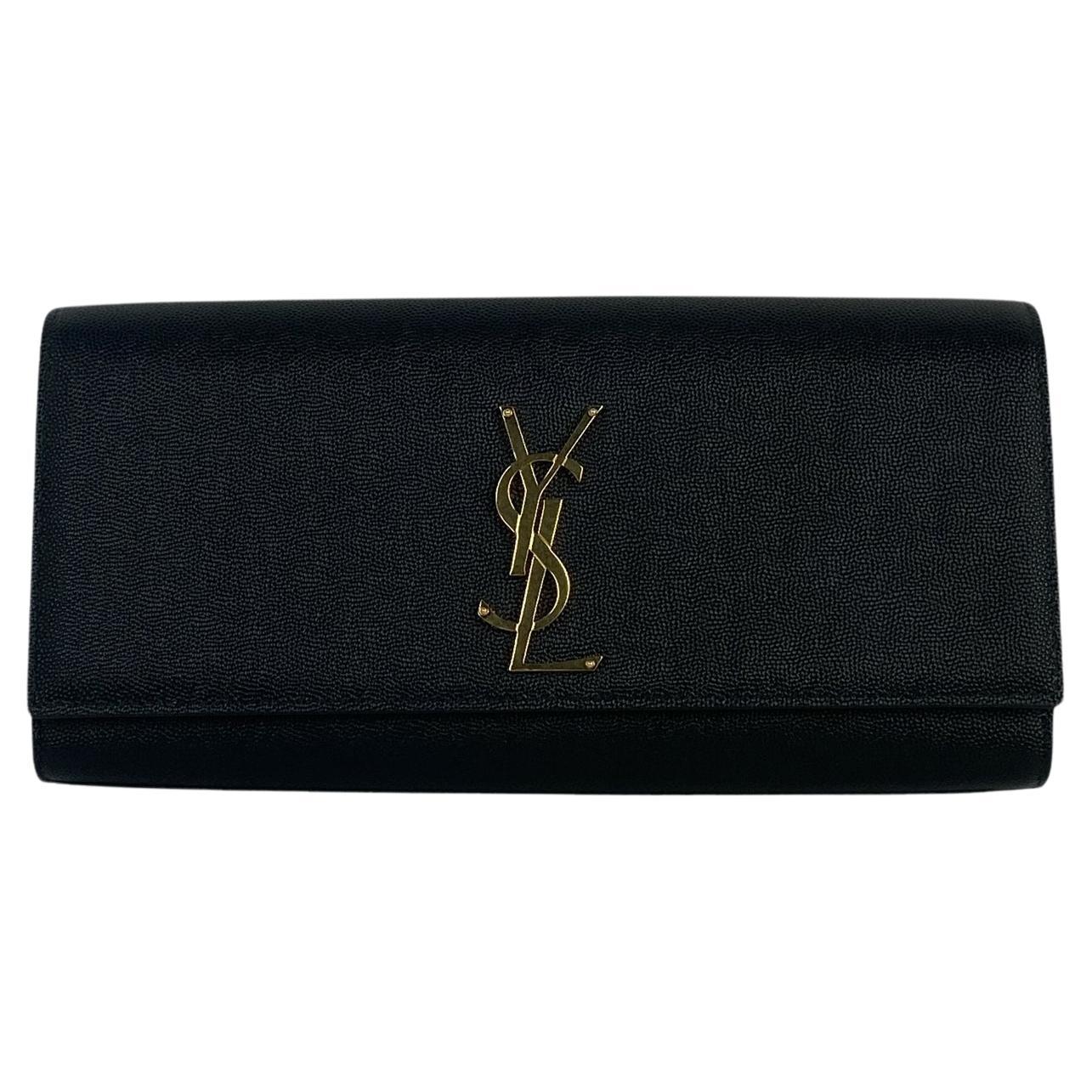 Saint Laurent Pochette Monogram Cassandre in Grain De Poudre nero in vendita