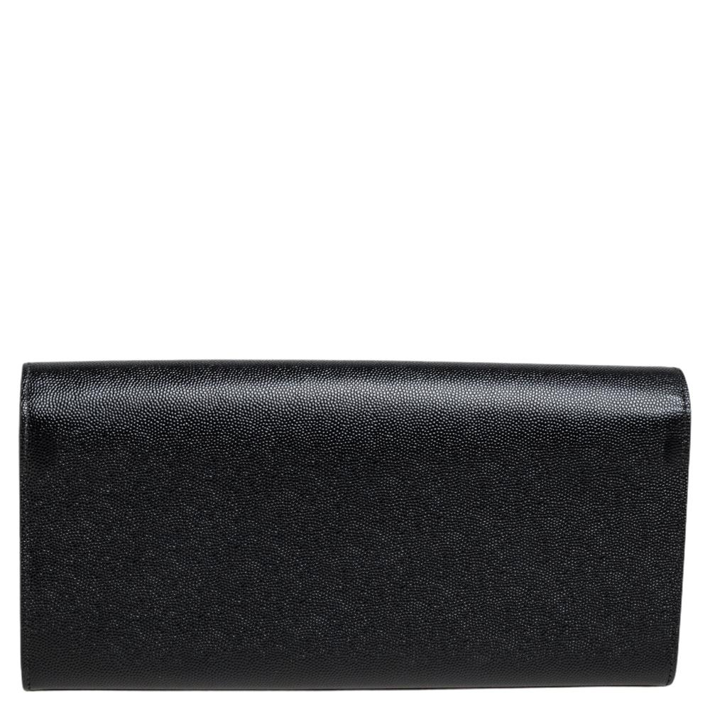 Meticulously crafted from grained leather, this Saint Laurent Kate clutch exudes just the right amount of sophistication. The clutch features the 'YSL' logo on the front flap and a fabric-lined compartment to store all your essentials. Carry this