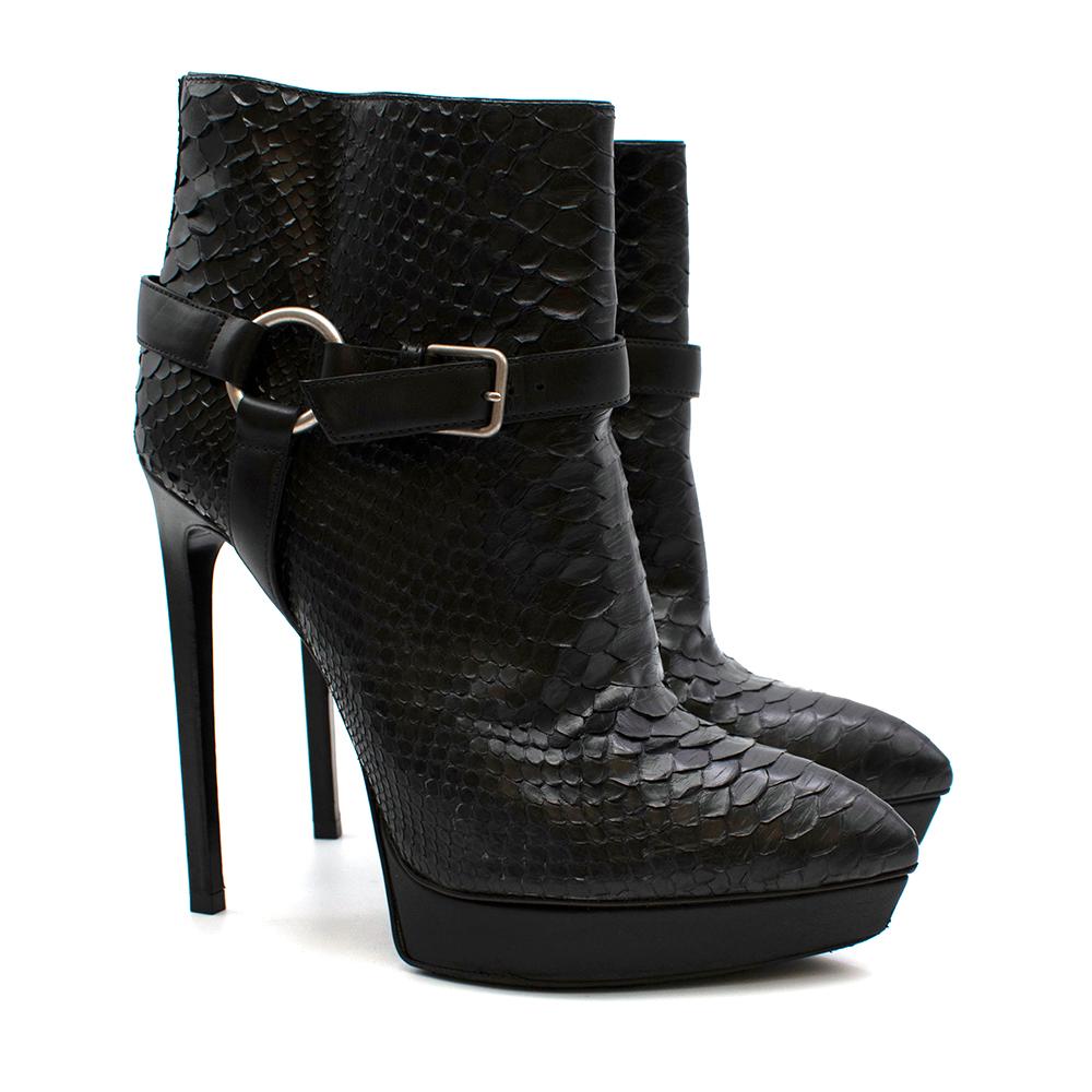 Saint Laurent Black Janis Python Ankle Boots

Black python body
Platformed with heel
Buckle on side with silver hardware
Made in Italy

3cm platform
14cm heel