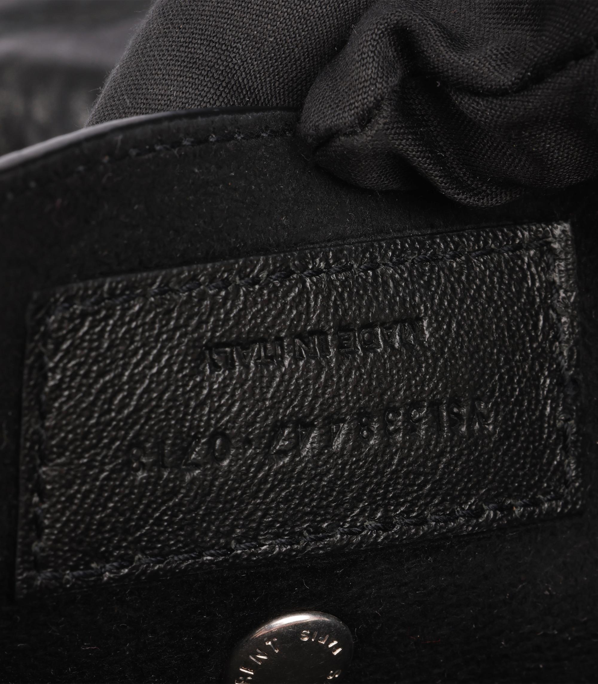 Saint Laurent Bolso Bucket de Piel de Cordero Negro con Bolsita en venta 6