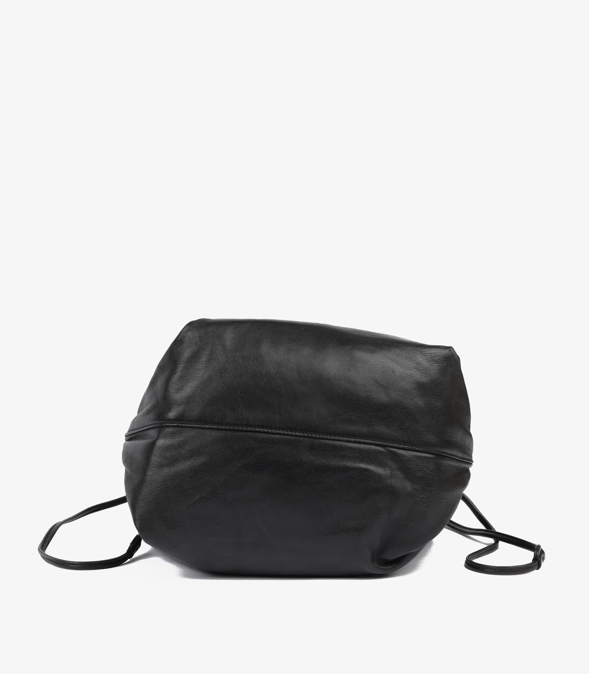 Saint Laurent Bolso Bucket de Piel de Cordero Negro con Bolsita en venta 3