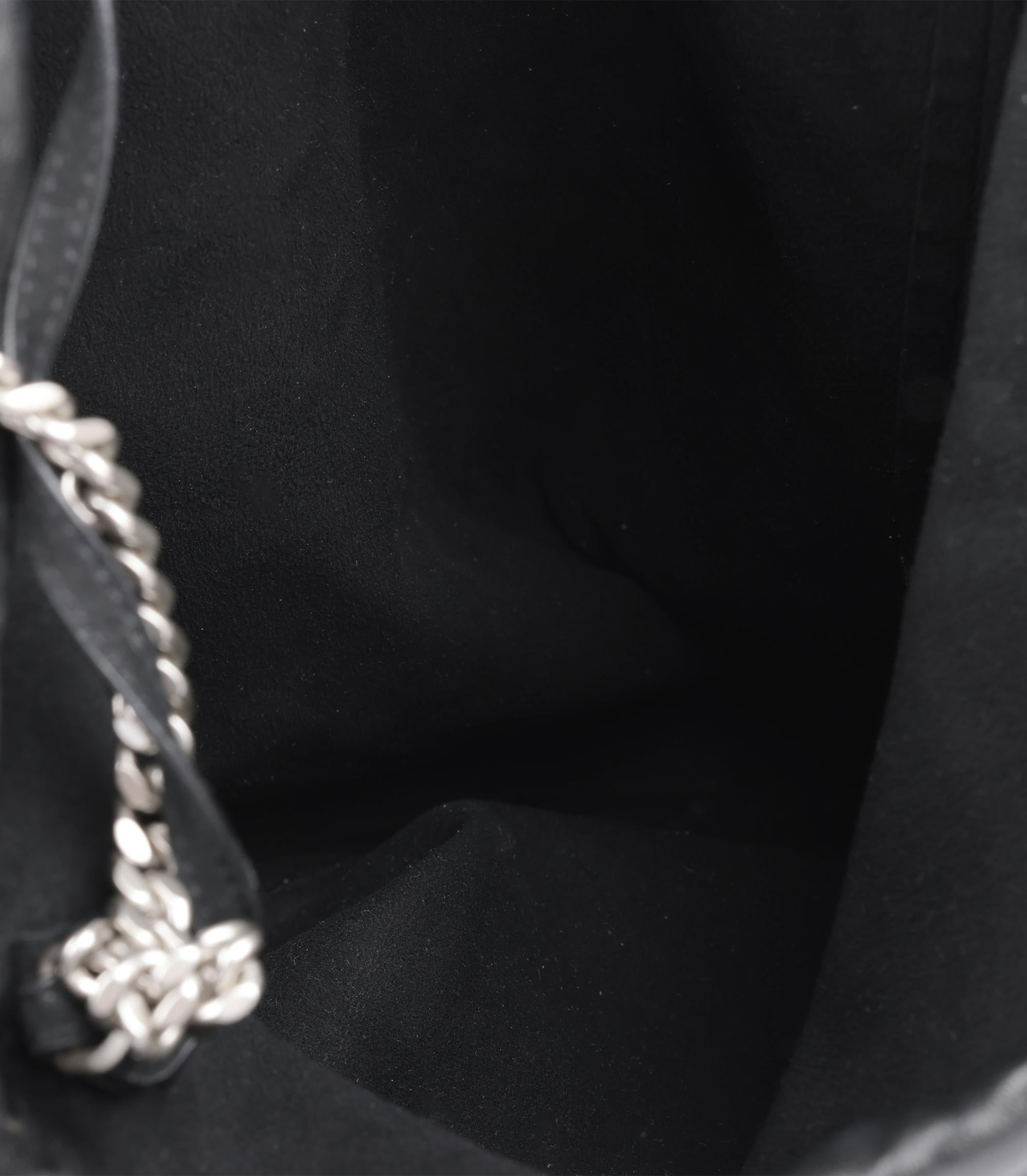 Saint Laurent Bolso Bucket de Piel de Cordero Negro con Bolsita en venta 4