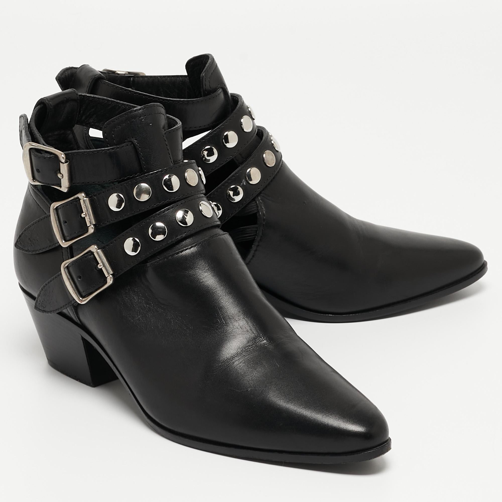 Saint Laurent Black Leather Ankle Boots Size 35 In Good Condition For Sale In Dubai, Al Qouz 2