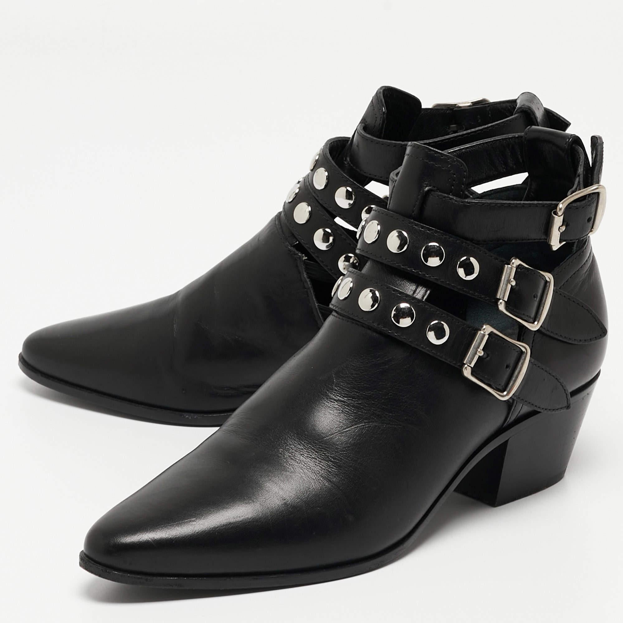 Noir Saint Laurent - Bottes en cuir noir - Taille 35 en vente