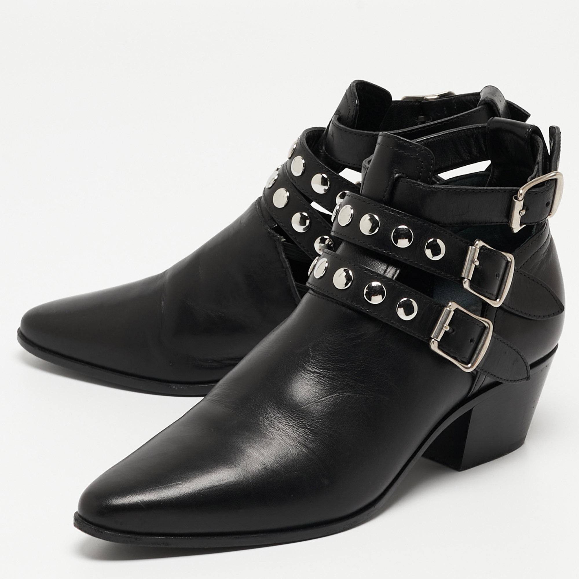 Women's Saint Laurent Black Leather Ankle Boots Size 35 For Sale