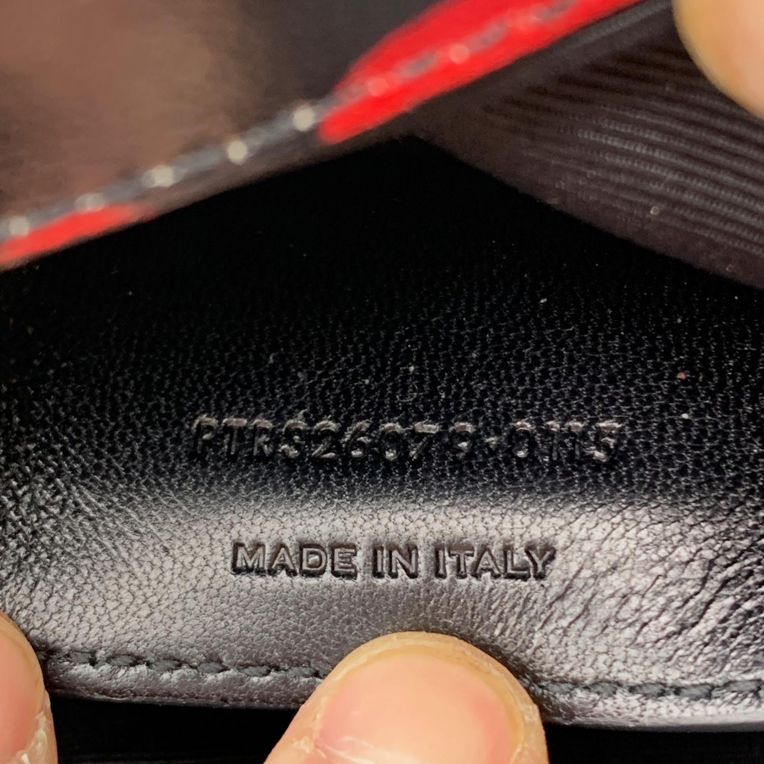 Saint Laurent Monogrammierte Clutch aus schwarzem Leder mit Kirschbaumdruck 8