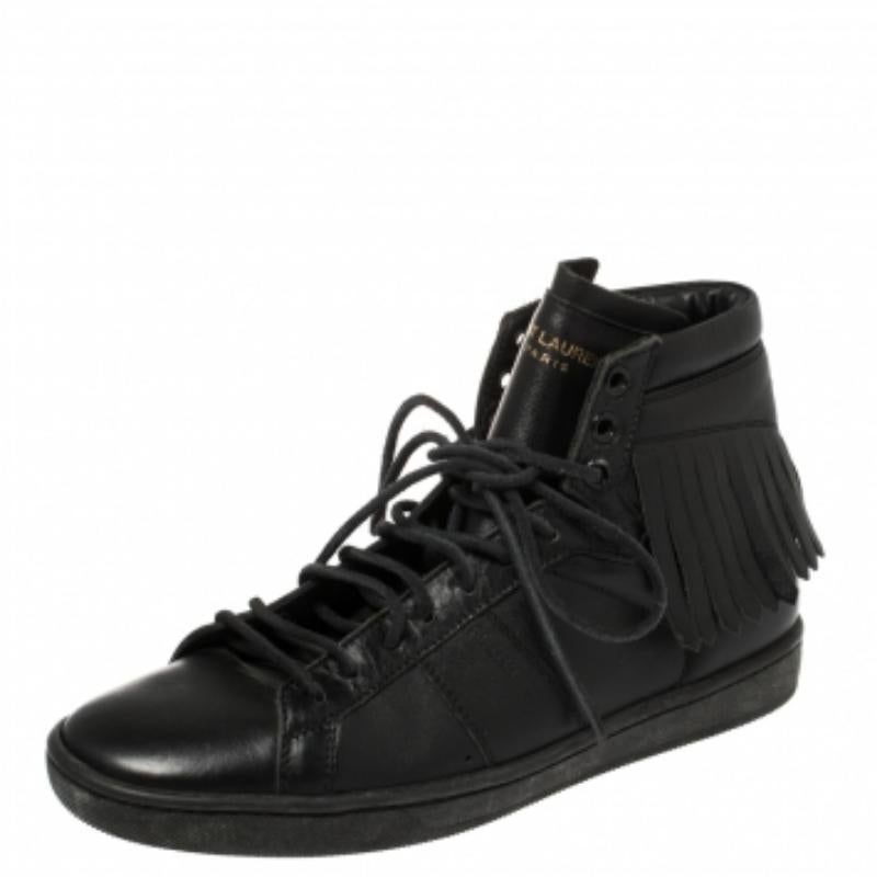 Comfort and style come together in these stylish Classic Court sneakers from Saint Laurent. These have been crafted from black leather in a high-top silhouette and designed with round toes, lace-ups on the vamps, logo details on the exaggerated