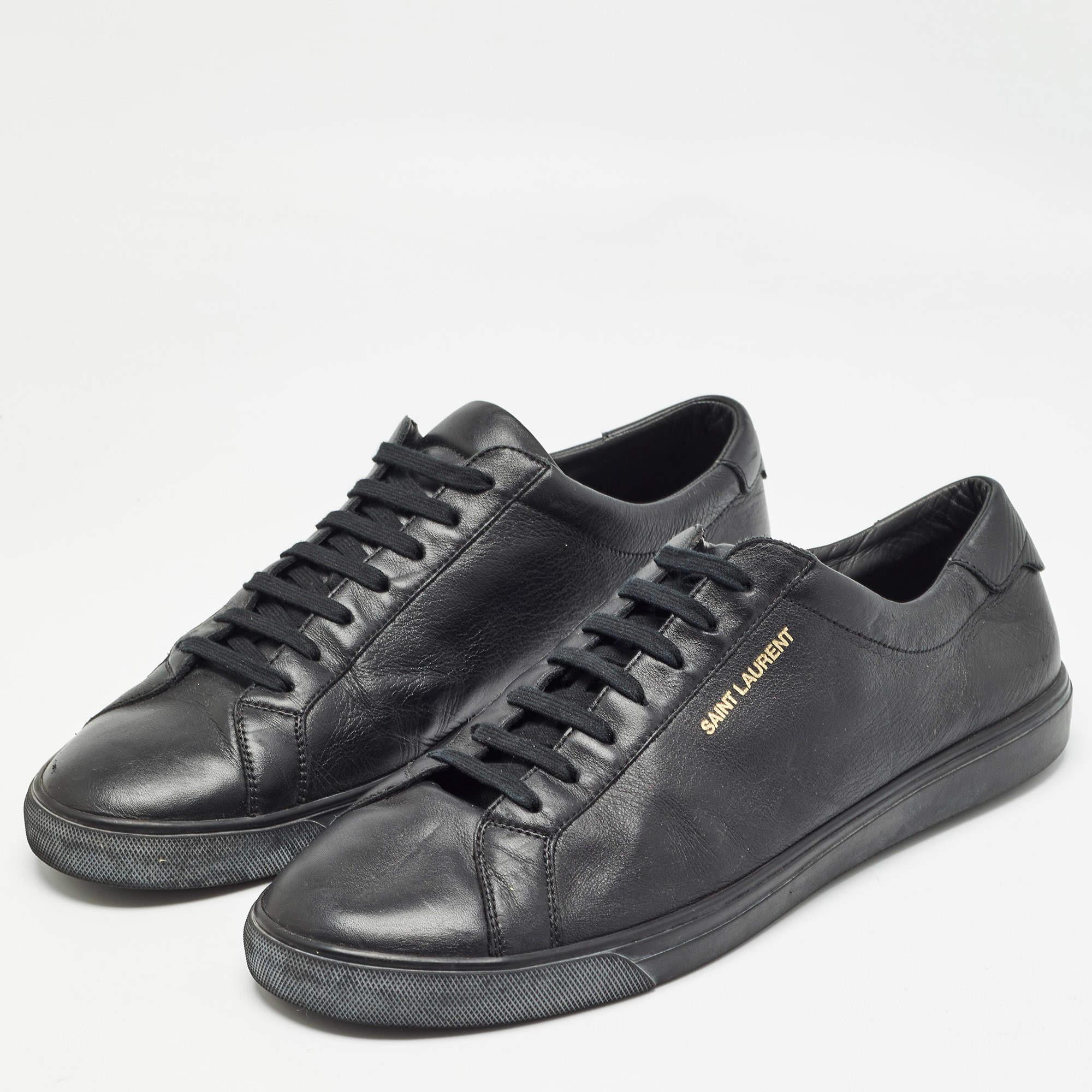 Coming in a classic silhouette these designer sneakers are a seamless combination of luxury comfort and style. These sneakers are designed with signature details and comfortable insoles.