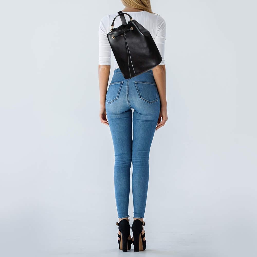 Funzionale ed elegante  le collezioni di questa griffe catturano l'eleganza senza sforzo di un'azienda.  elegante finezza della donna moderna. Realizzato con materiali di qualità  questa borsa chic è facile da trasportare e può contenere i tuoi