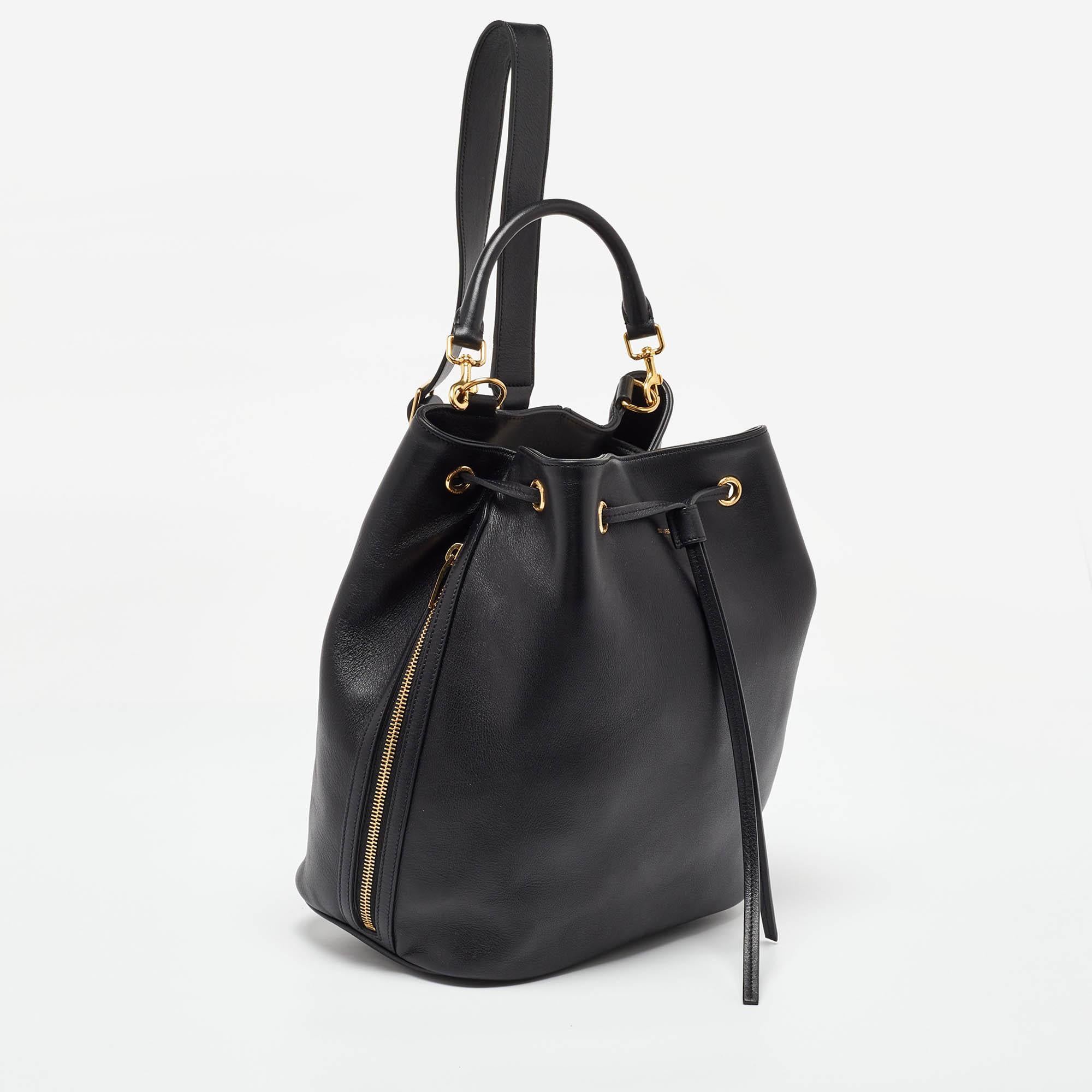 Nero Saint Laurent Borsa a secchiello Emmanuelle in pelle nera in vendita
