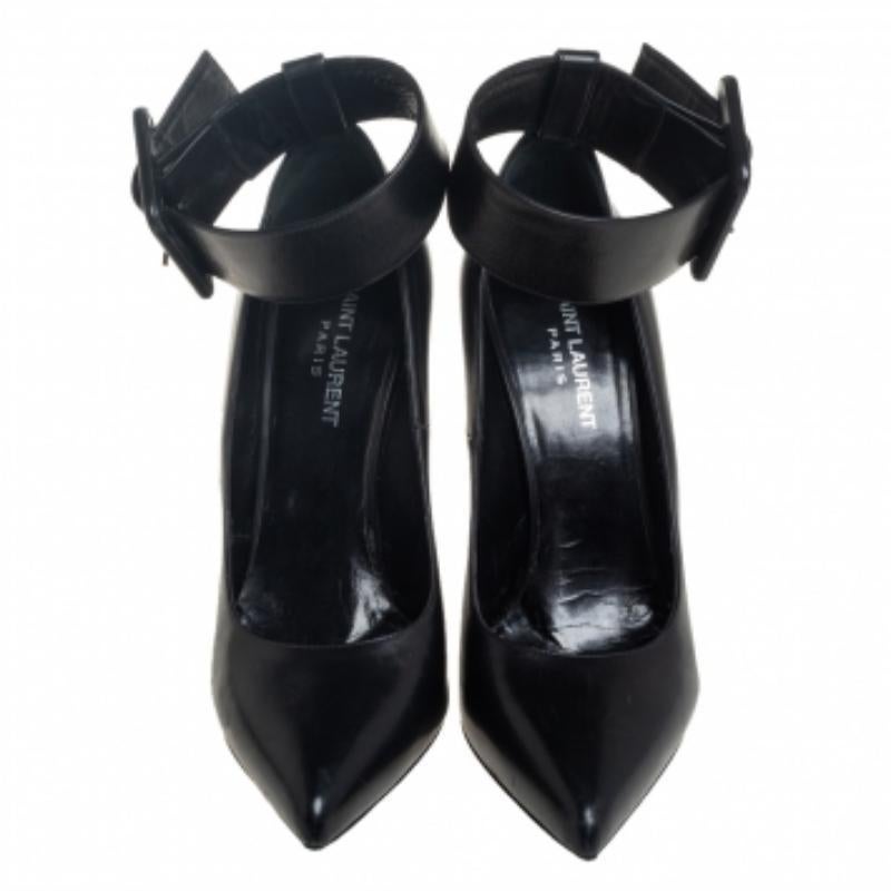 Saint Laurent Bombas Escarpin de piel negra con tobillo talla 39 en Bueno estado para la venta en Dubai, Al Qouz 2