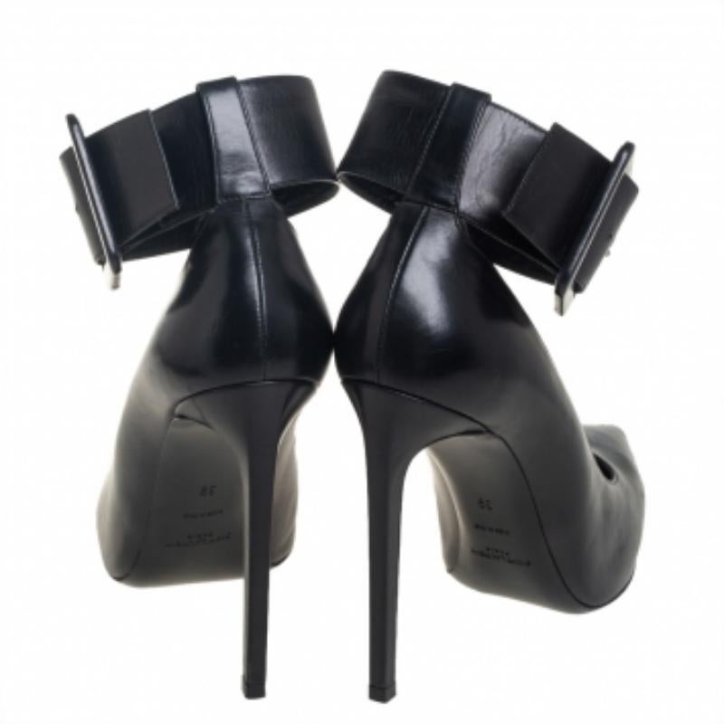 De las mujeres Saint Laurent Bombas Escarpin de piel negra con tobillo talla 39 en venta