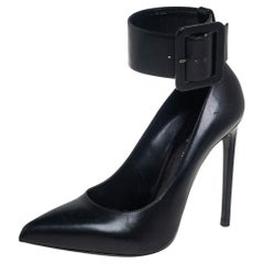 Saint Laurent Schwarze Escarpin-Pumps aus Leder mit Knöchelriemen Größe 39