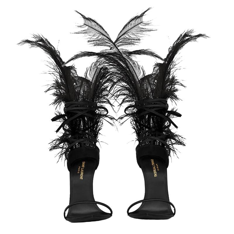Glamorous and deserving to be worn by none other than a diva like you, these Iris sandals from Saint Laurent are a must buy! These black sandals are crafted from leather and feature an open toe silhouette. They have been styled with single vamp