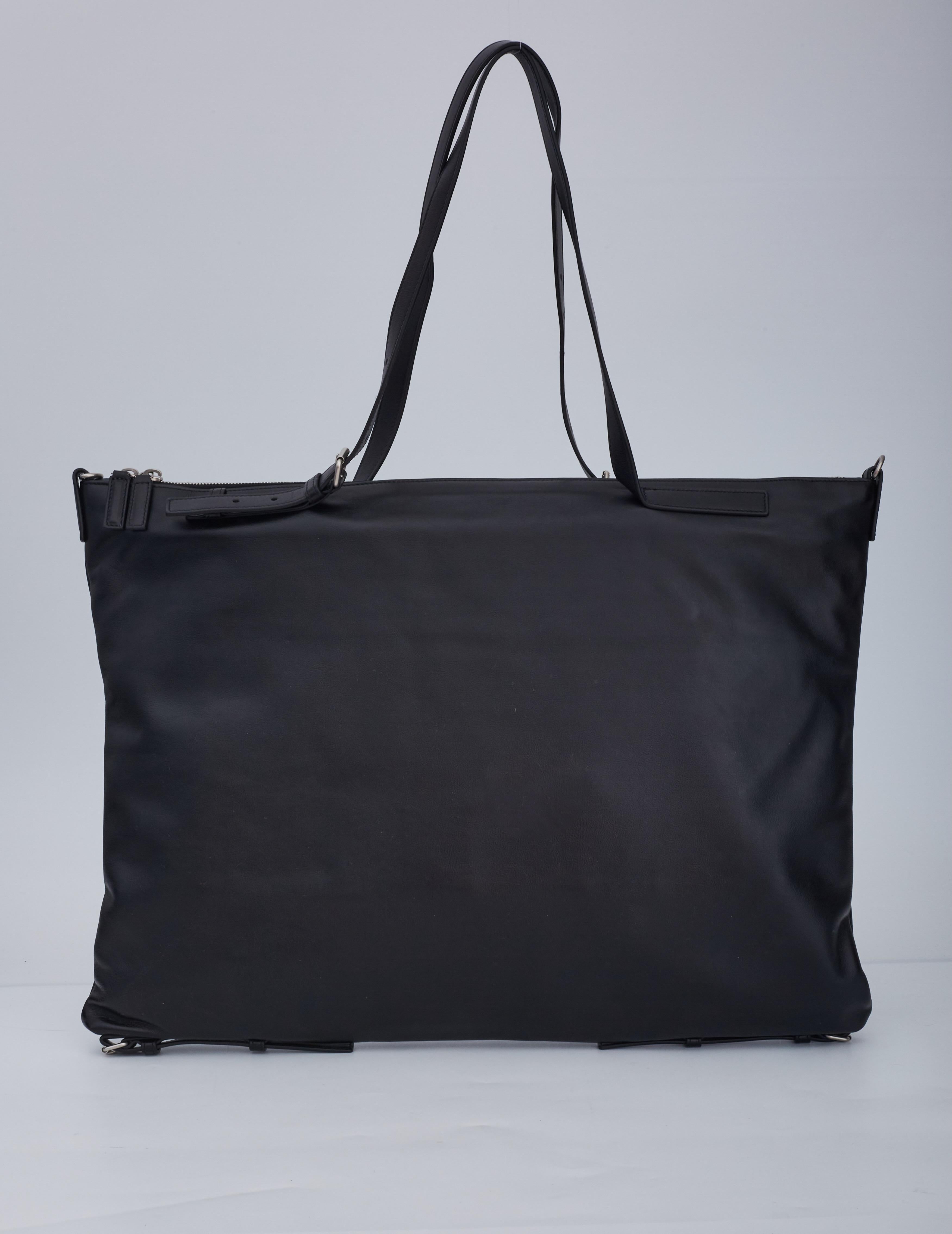 COLOR: Black
MATERIAL: Leather
ITEM CODE: 565740
MEASURES: H 15” x L 20.5” x D 1”
DROP: 11”
COMES WITH: Dust bag
CONDITION: New

Made in Italy