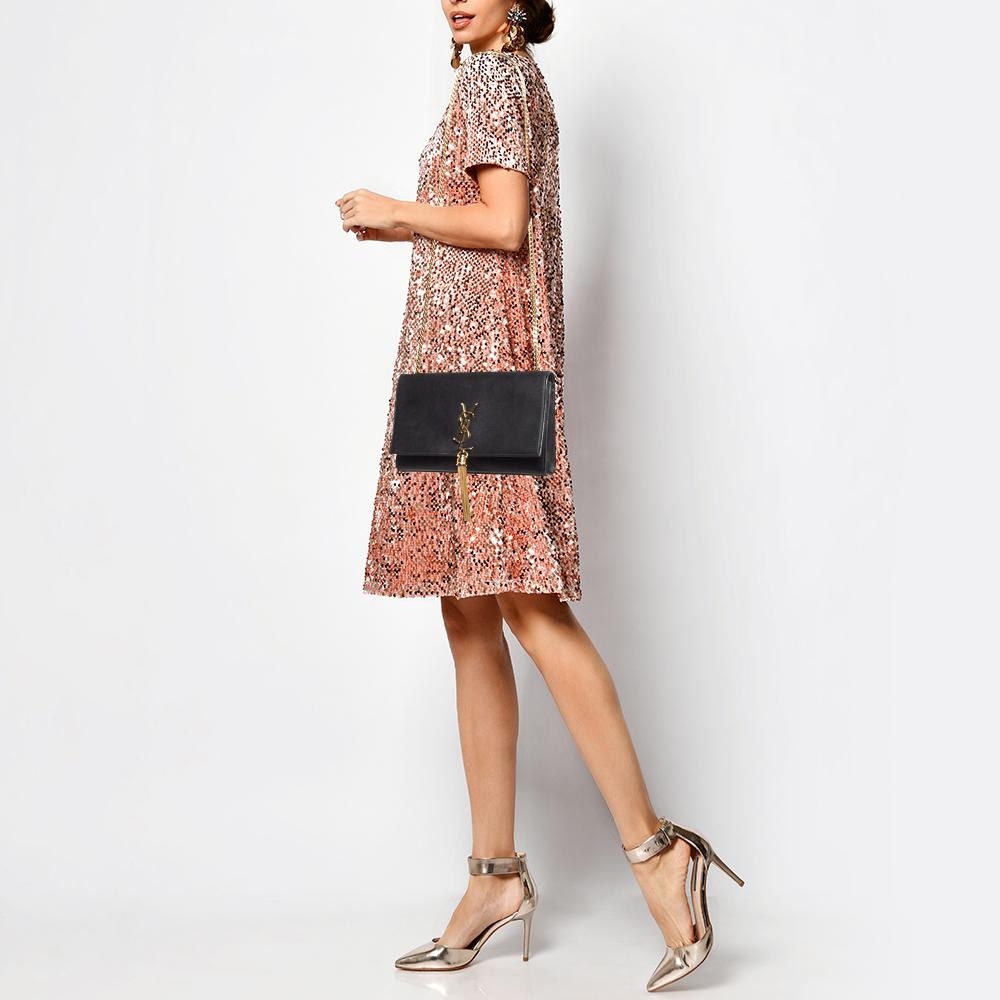 Designer bags are ideal companions for ample occasions! Here we have a fashion-meets-functionality piece crafted with precision. It has been equipped with a well-sized interior that can easily fit all your essentials.