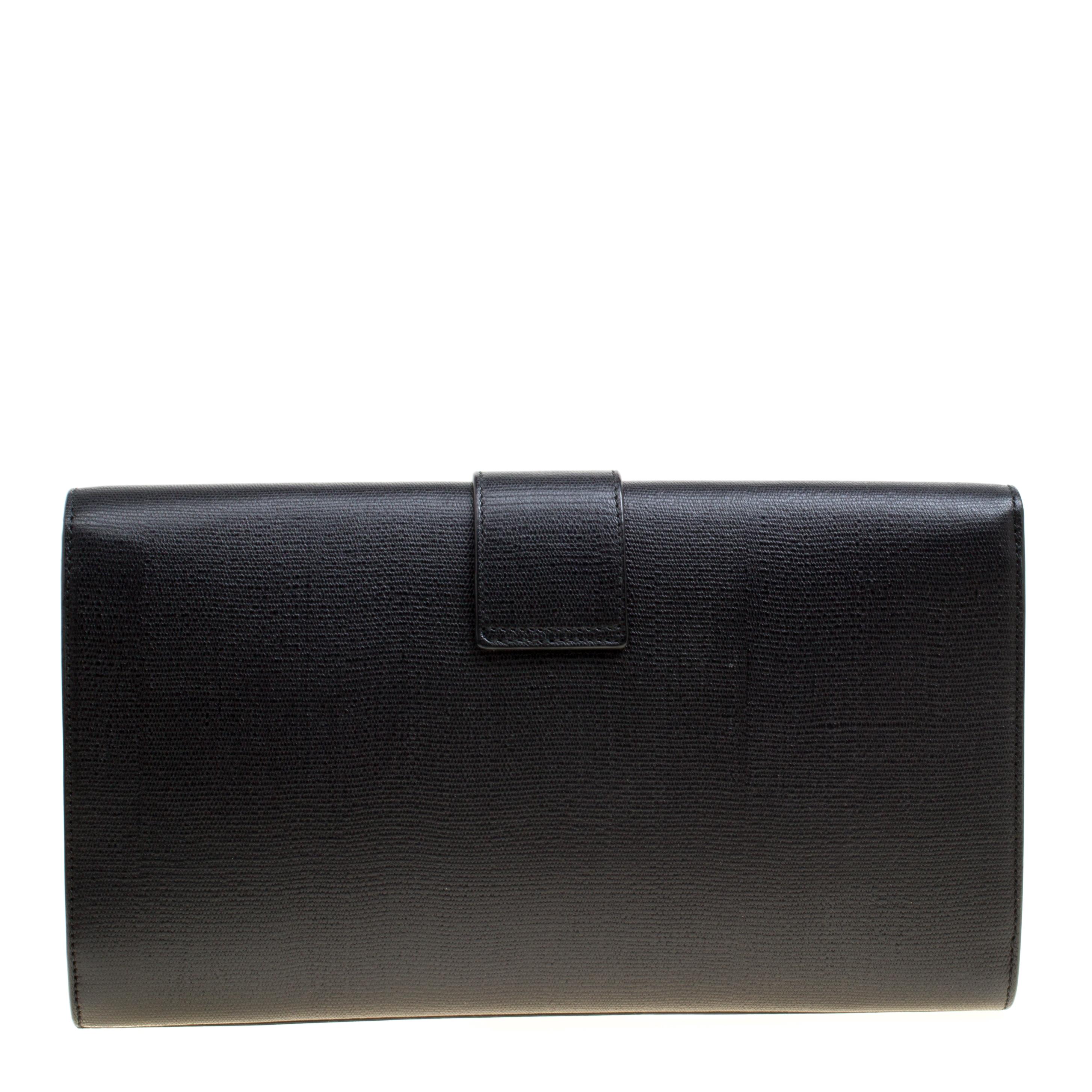 Classy and super stylish, this clutch is a Saint Laurent creation. It has been luxuriously crafted from leather and shaped to complement all your elegant outfits. The insides are lined with satin and sized to carry your necessities. The clutch is