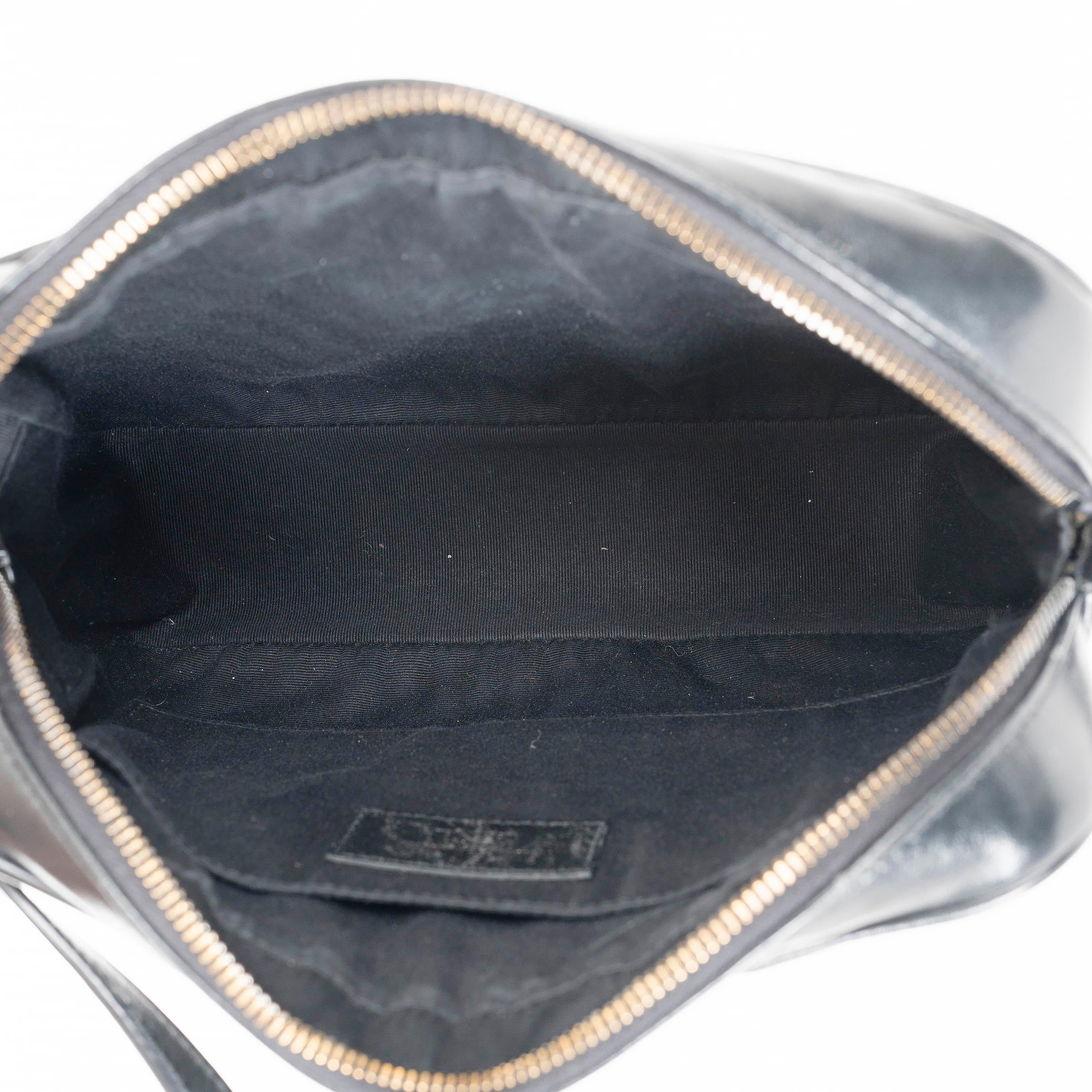 Women's SAINT LAURENT black leather LOU MEDIUM MONOGRAM CAMERA Shoulder Bag For Sale