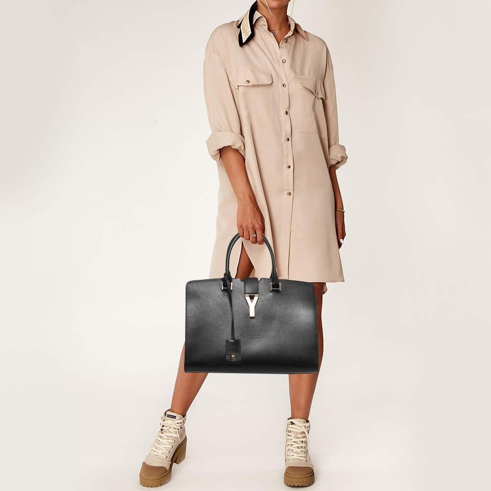 Saint Laurent Black Leather Medium Cabas Chyc Tote In Good Condition In Dubai, Al Qouz 2