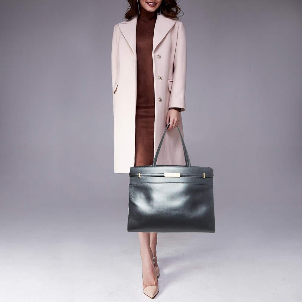 This alluring tote bag for women has been designed to assist you on any day. Convenient to carry and fashionably designed  the tote is cut with skill and sewn into a great shape. It is well equipped to be a reliable accessory.