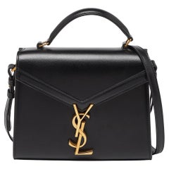 Saint Laurent Schwarze Mini Cassandra Top Handle Bag aus Leder