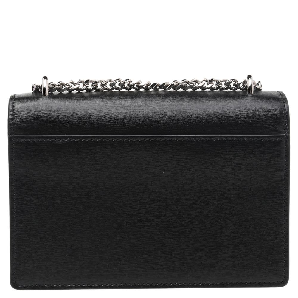 Fall in love with this Sunset bag from Saint Laurent! Crafted from leather, it flaunts the 'YSL' logo on the front flap in silver-tone metal. It has a spacious leather-lined interior that houses pockets. This black beauty is complete with a