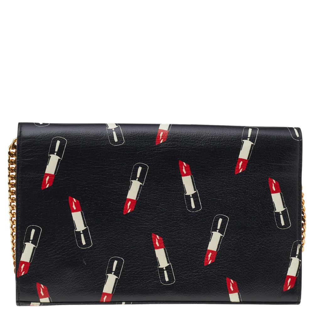 Finely crafted and high in appeal, this beautiful clutch hails from the house of Saint Laurent. It has been made from lipstick print leather and shaped beautifully. The clutch has a flap with the YSL logo and it secures the interior for your