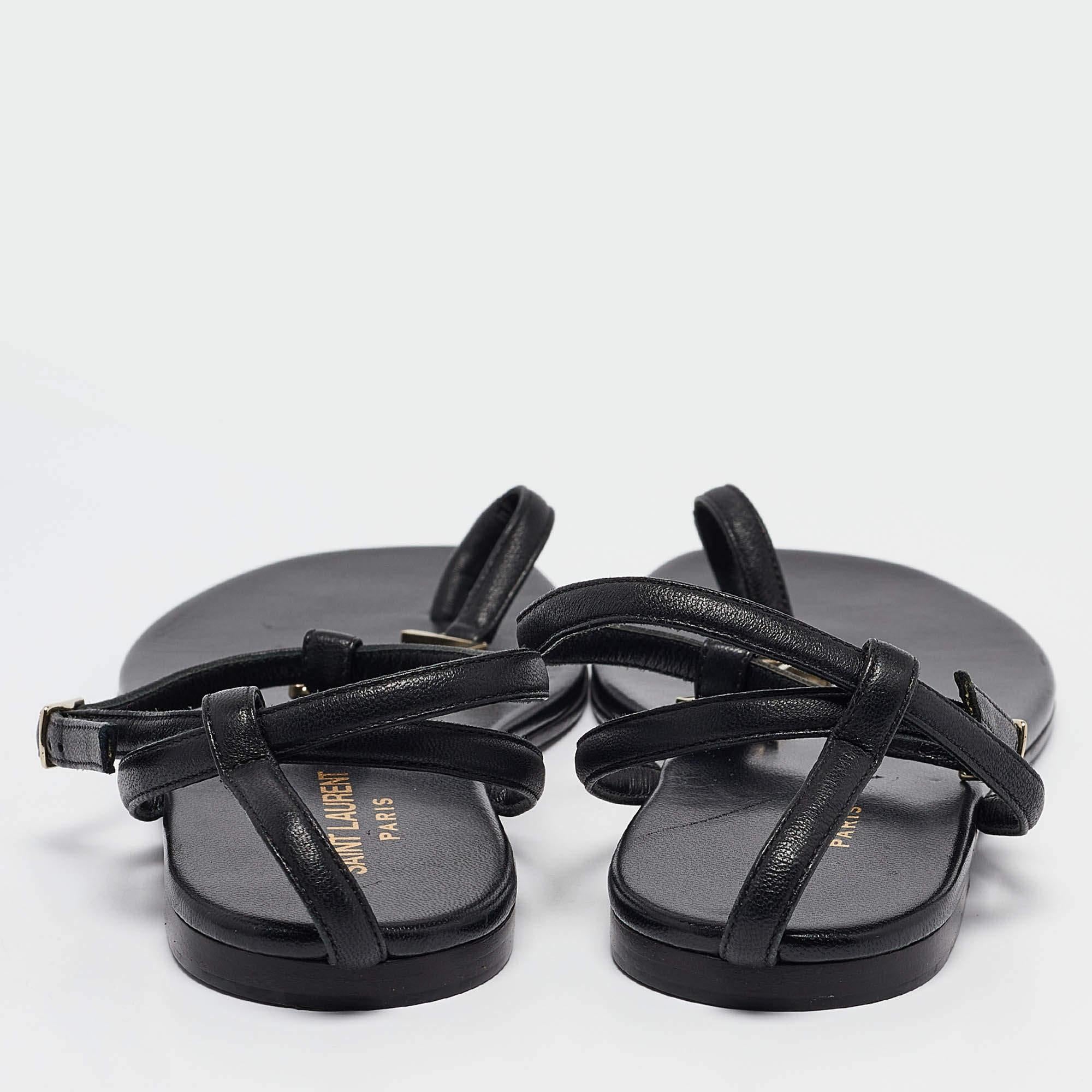 Saint Laurent - Sandales en cuir noir avec monogramme - Taille 36,5 Pour femmes en vente