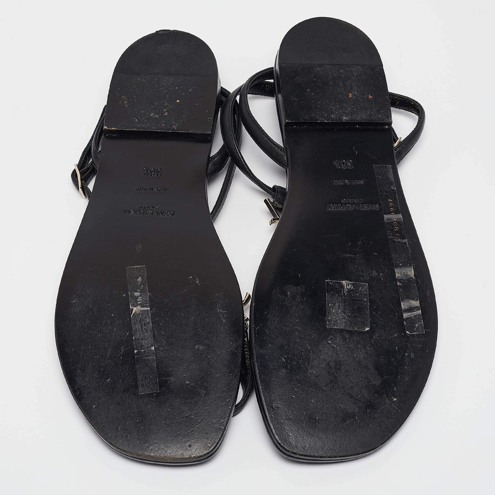 Saint Laurent - Sandales en cuir noir avec monogramme - Taille 36,5 en vente 1