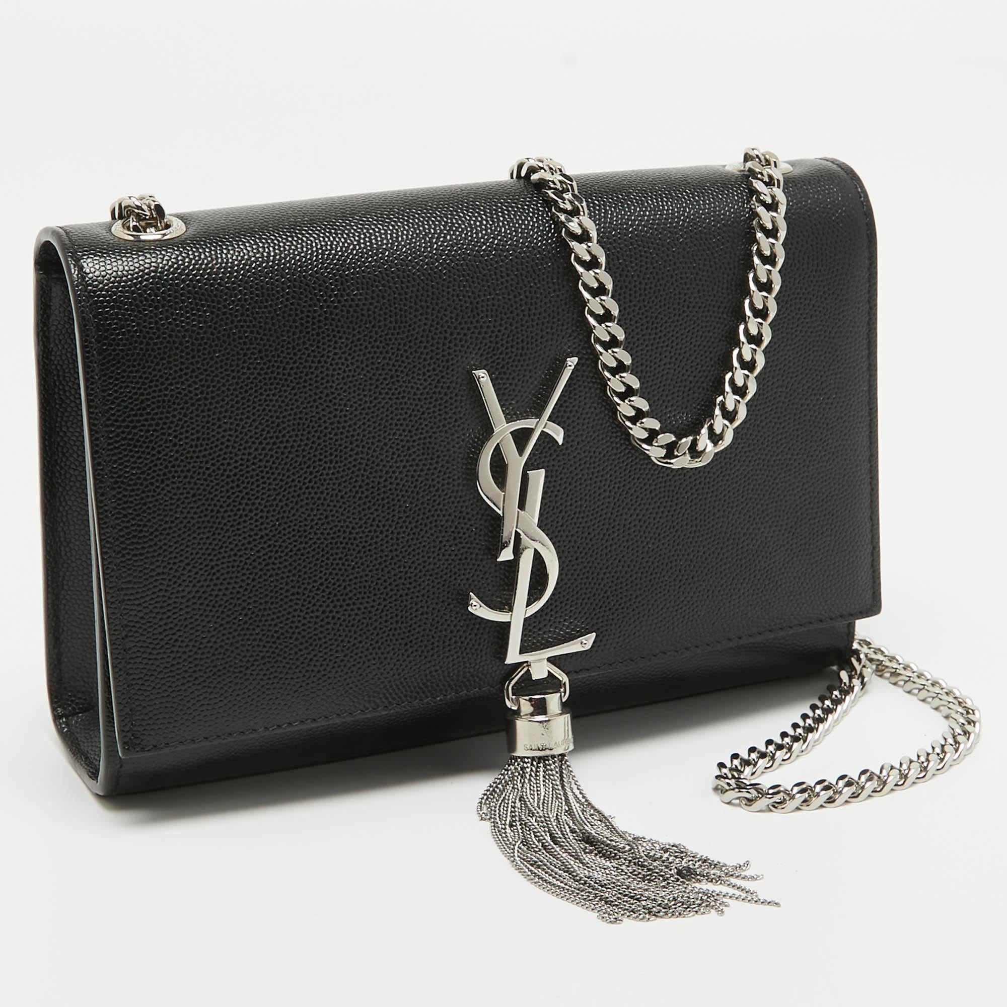 Get the assurance of quality and style that never fades with this Saint Laurent Wallet On Chain. It is sewn using leather and the interior has space for your phone and cardholder. The YSL WOC is complete with a shoulder chain.

