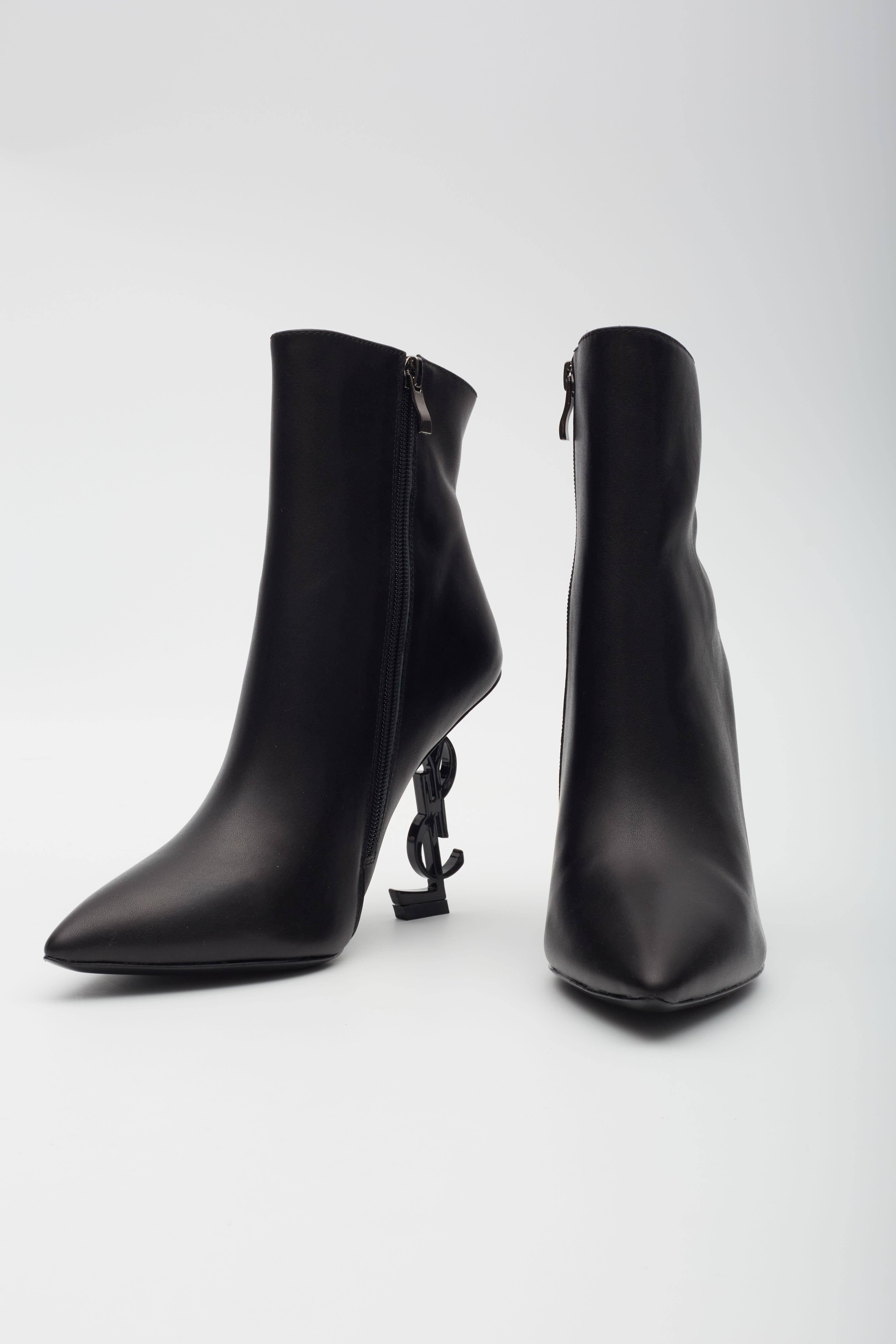 Saint Laurent Black Leather Opyum 100 Ankle Boots  EU 39 In Excellent Condition For Sale In Montreal, Quebec