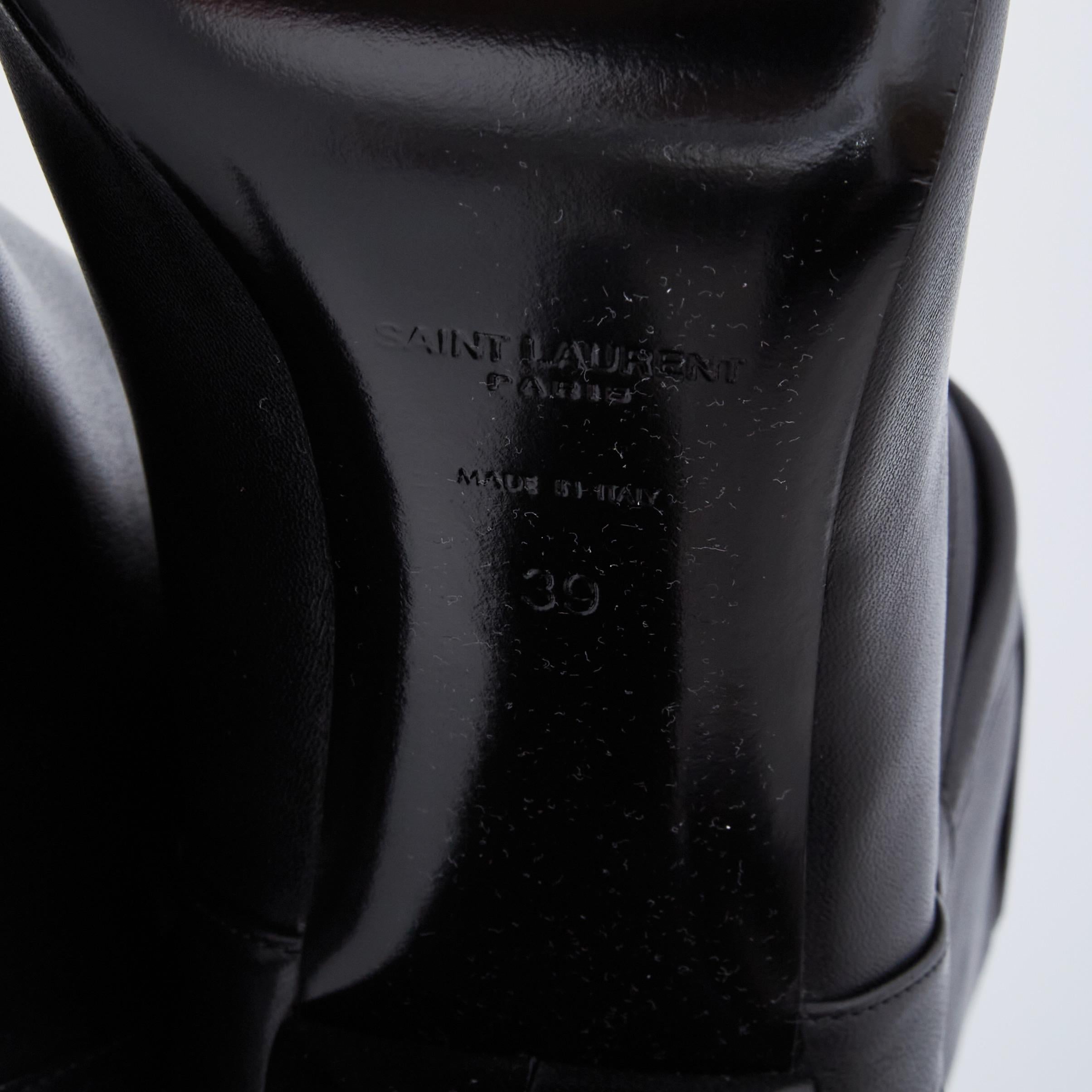 Saint Laurent Black Leather Pointed Toe Bootie 606304 (EU 39) For Sale 2