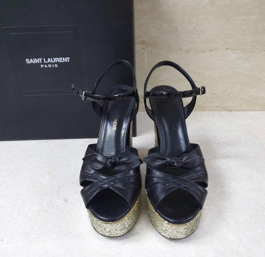  Klassische Saint Laurent Sandalen Python-AbsätzeВ 
Sehr komfortables Modell. 
Sehr guter Zustand. 
Größe 36
Keine Box. Kein Staubbeutel