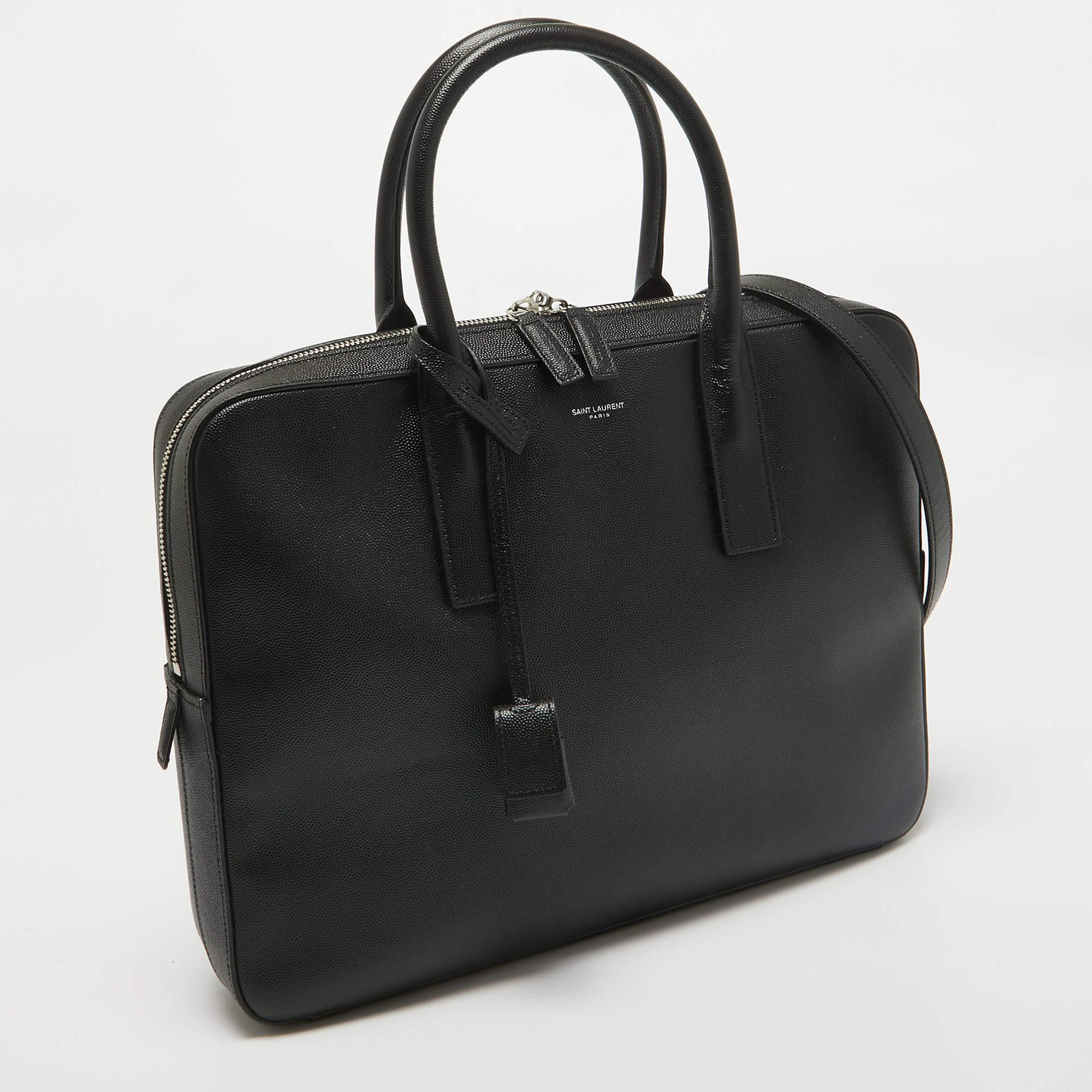 Saint Laurent Schwarzes flaches Museums Aktentasche aus Leder im Zustand „Neu“ im Angebot in Dubai, Al Qouz 2