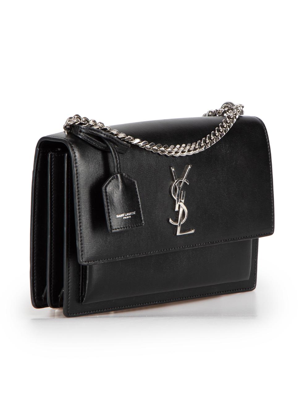CONDITION is Very good. Minimal wear to handbag is evident. Minimal scratch marks to outer leather and minor scuffing to piping on this used Saint Laurent designer resale item. This item comes with original dust bag.
