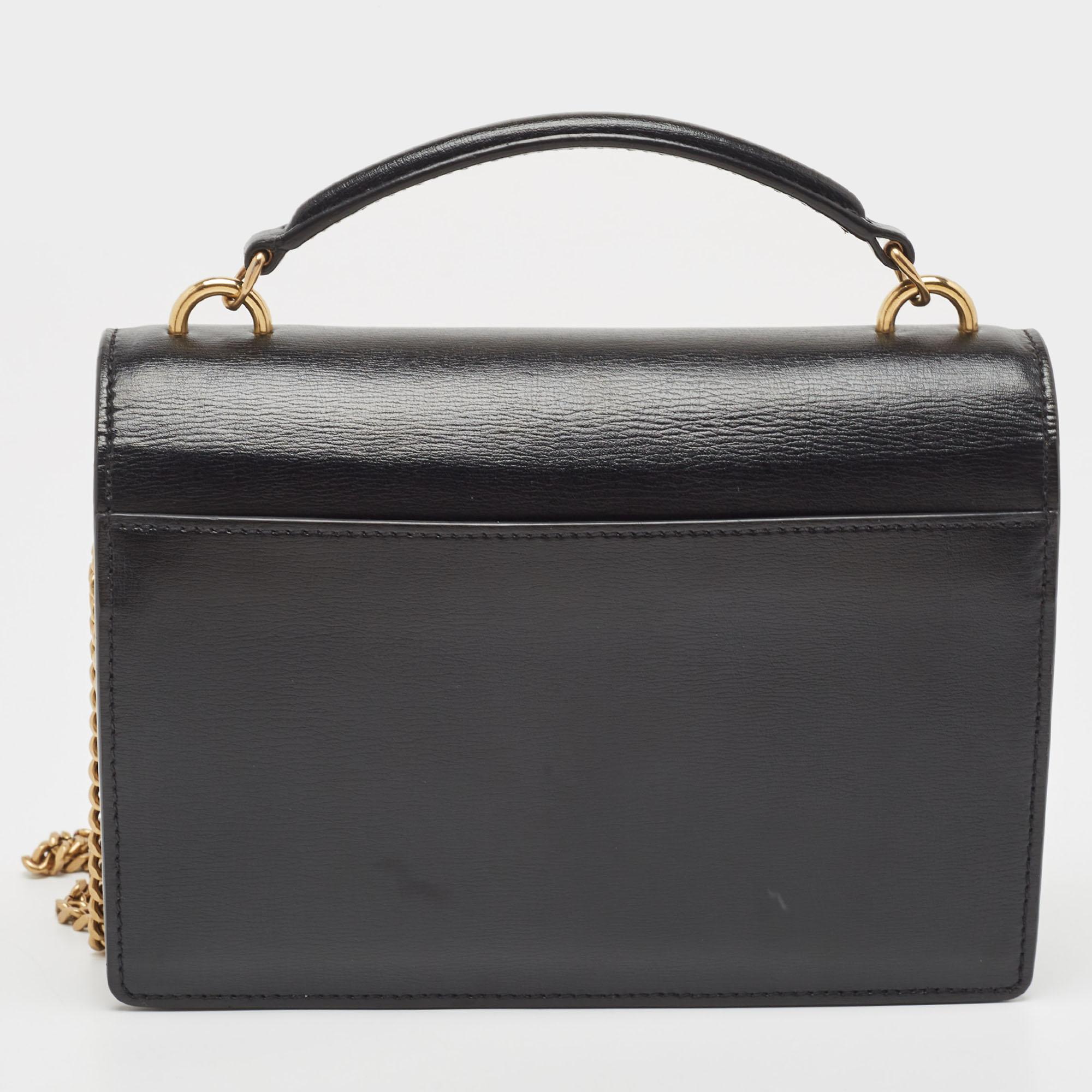 Express your personal style with this high-end crossbody bag. Crafted from quality materials, it has been added with fine details and is finished perfectly. It features a well-sized interior.

Includes: Original Dustbag, Detachable Strap

