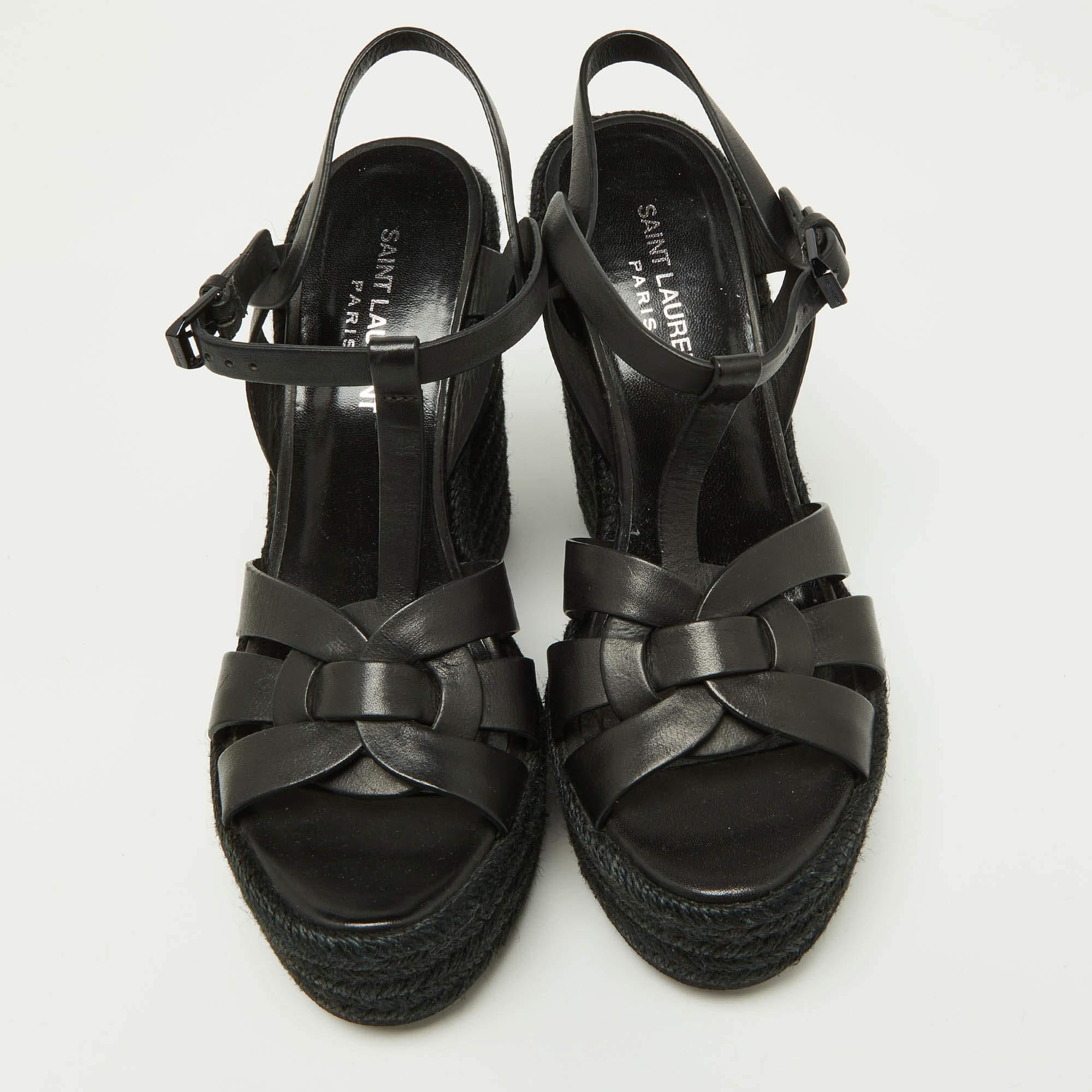 Absolutely on-trend and easy to flaunt, this pair of wedge sandals by Saint Laurent Paris is a true stunner. They've been wonderfully styled with leather straps and elevated on 13.5 cm espadrille wedges. Complete with ankle fastenings and snug