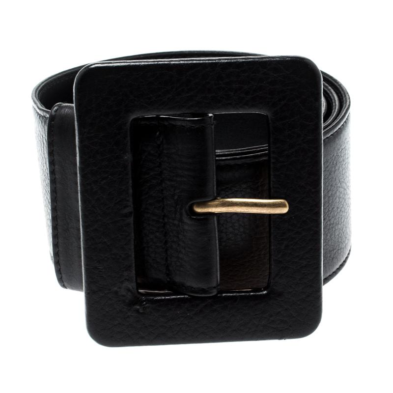 Create the most flattering looks for both day and night occasions by just adding this gorgeous Saint Laurent waist belt to cinch in the waist. Constructed in black leather, this belt is accented with a black buckle and is also adjustable as per your