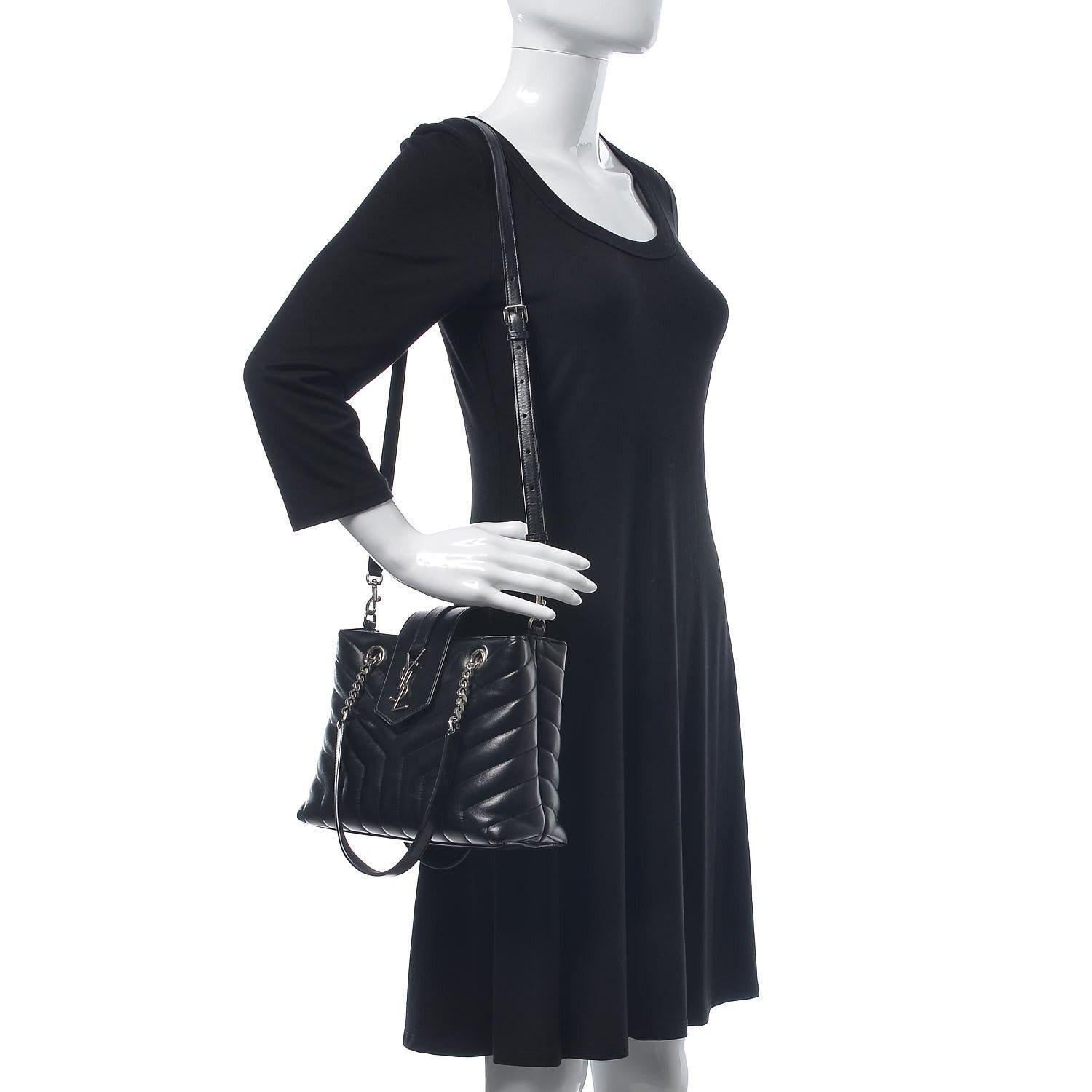 Saint Laurent Bolso Tote Loulou Cabas Negro Pequeño Shopper en Bueno estado para la venta en Montreal, Quebec