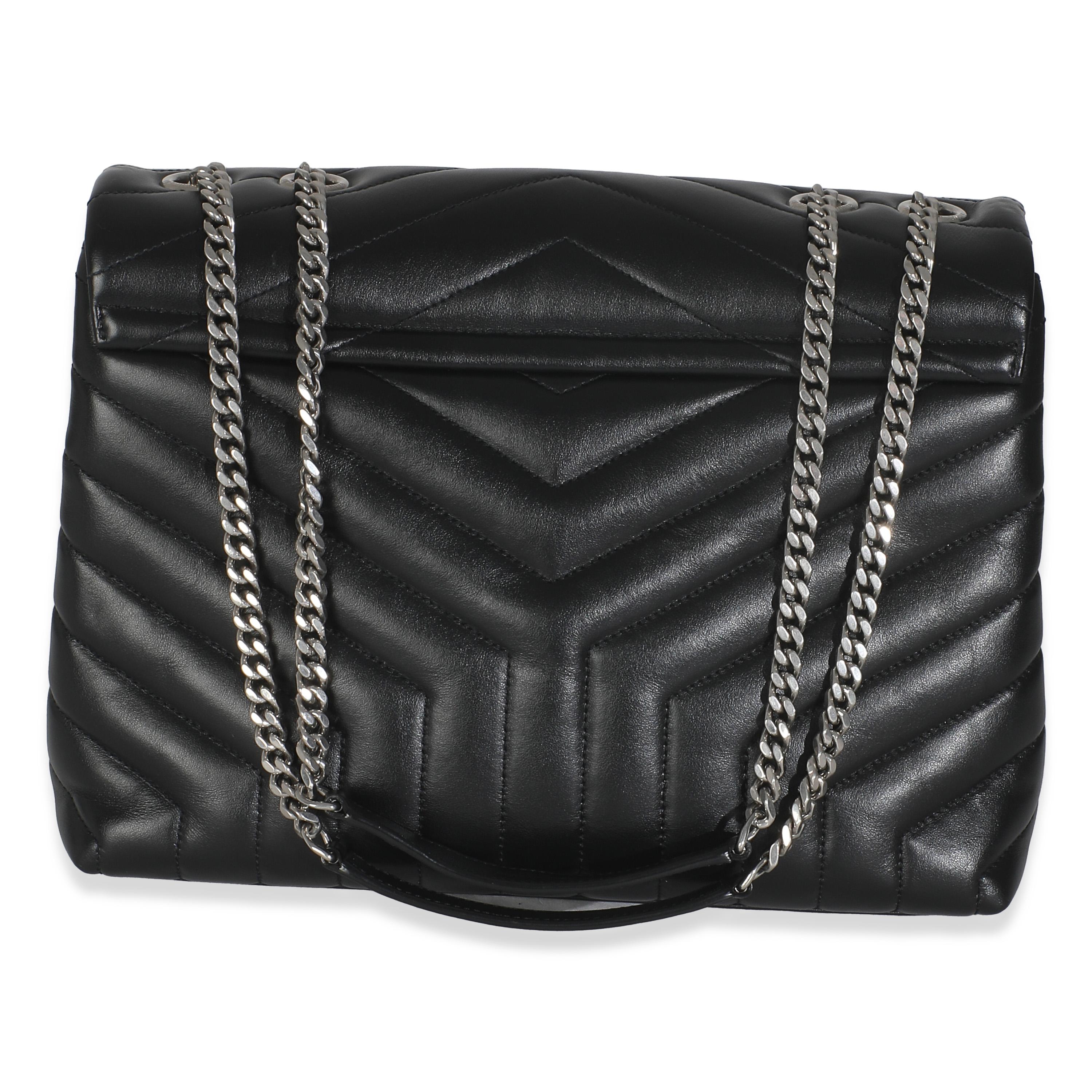 Titre du listing : Saint Laurent Noir Matelasse Calfskin Medium Loulou
SKU : 146467
Condit : Usagé 
Description de l'état : Nommé d'après Loulou de la Falaise, le sac Loulou de Saint Laurent est une ode à l'une des plus grandes muses du fondateur.
