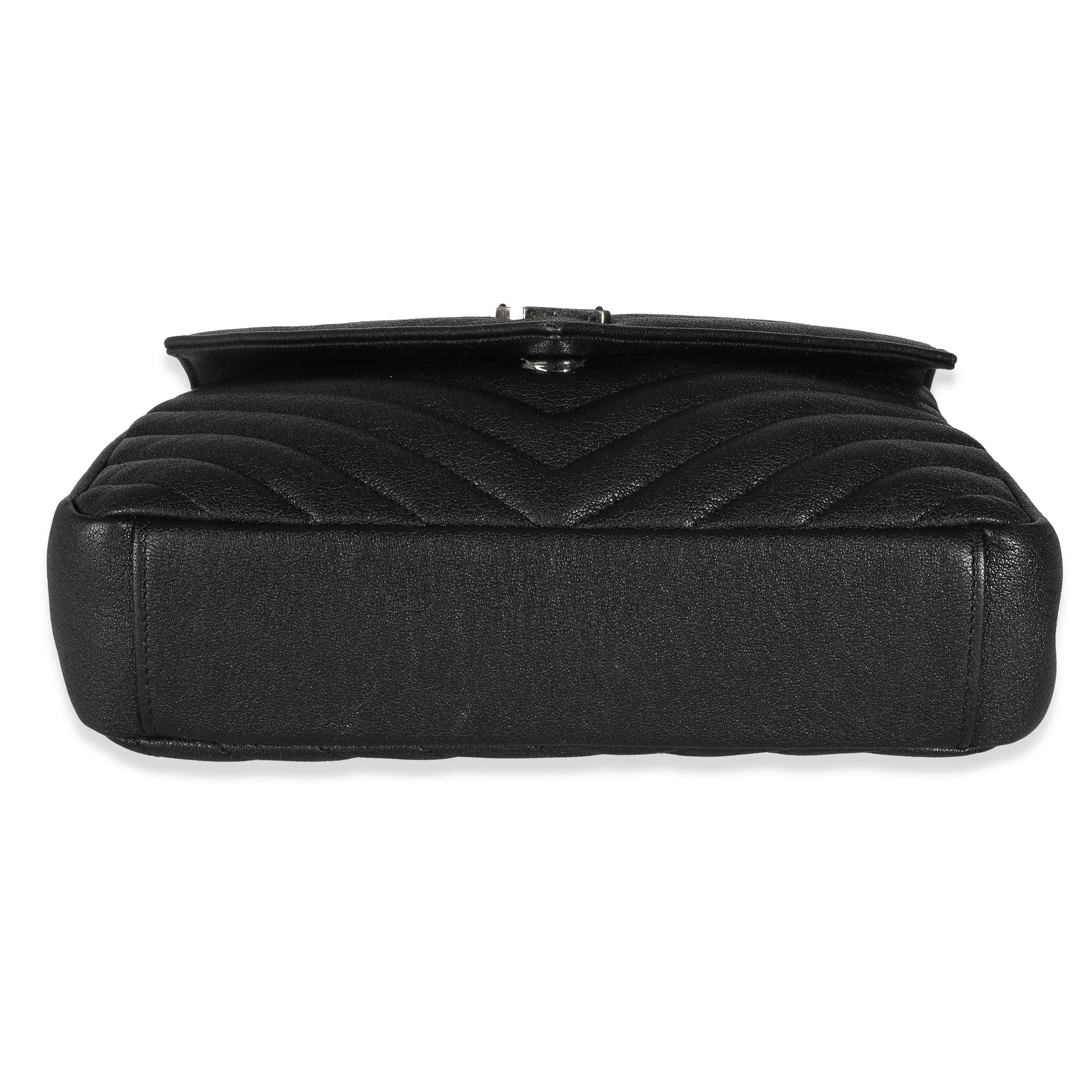 Women's or Men's Saint Laurent Black Matelasse Chevron Lambskin Medium College Bag For Sale